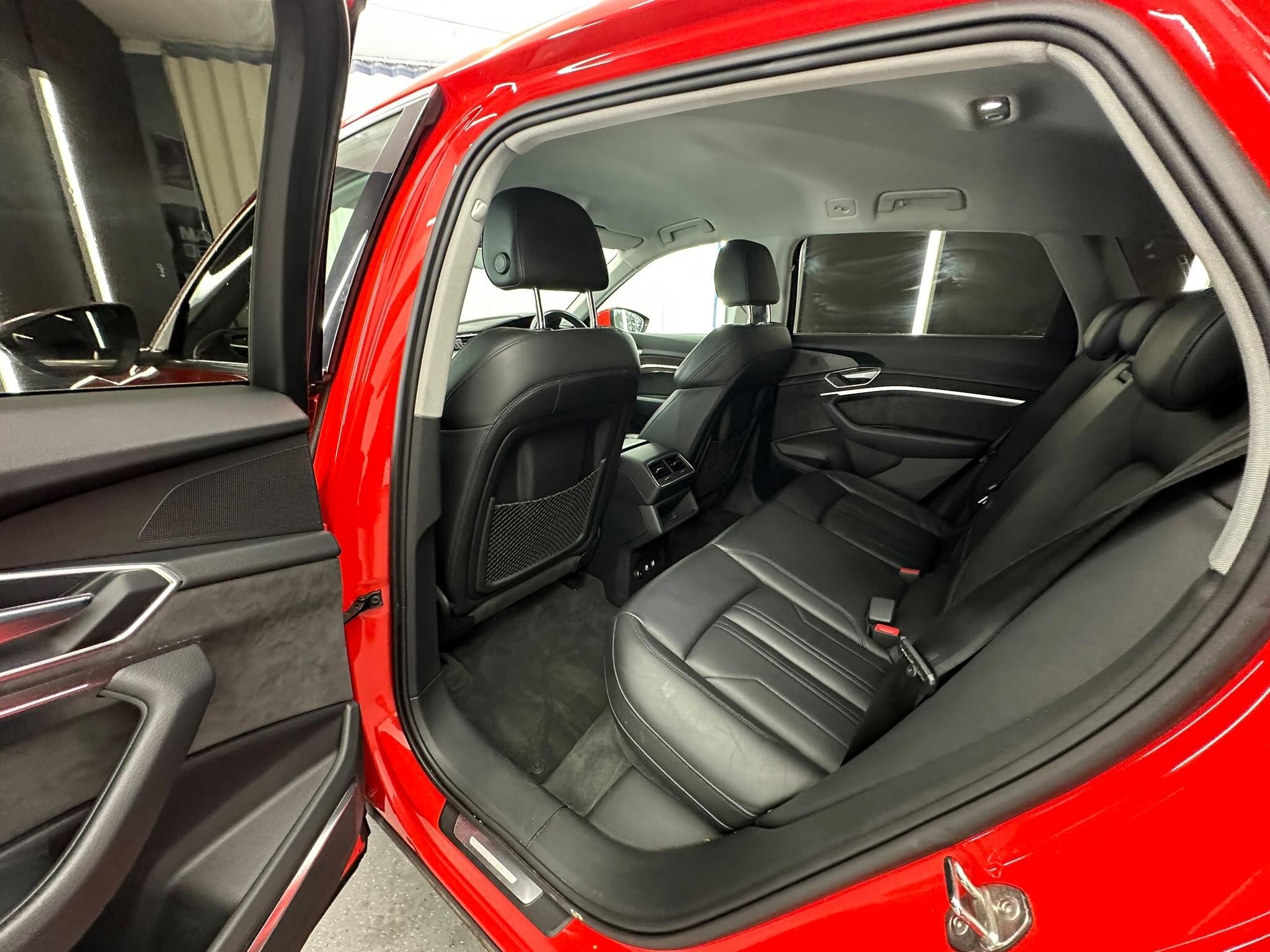 Audi E-Tron view 33