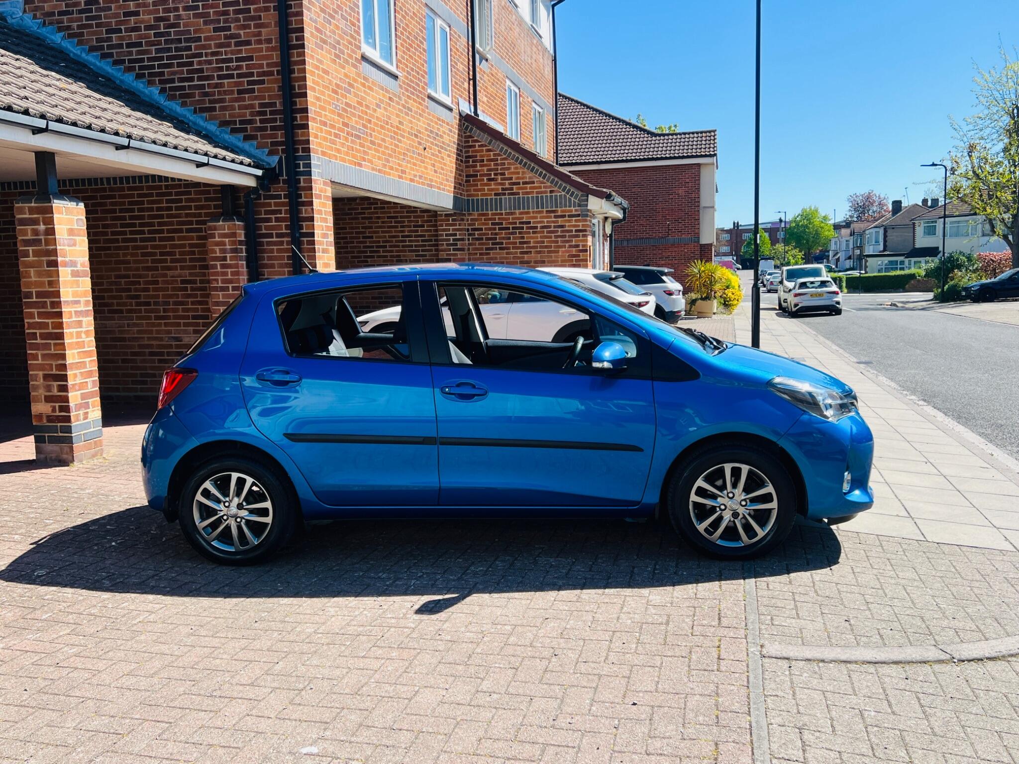 Toyota Yaris view 24