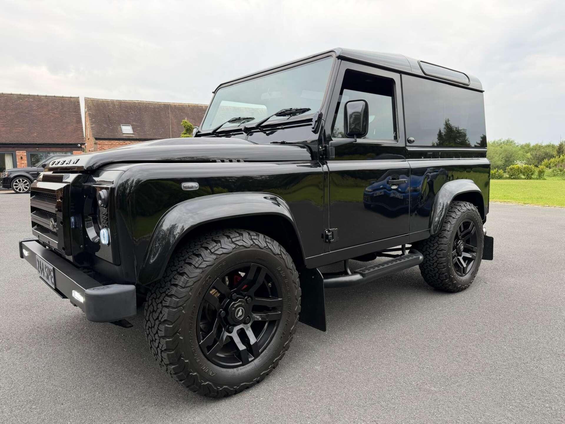 Land Rover Defender view 40