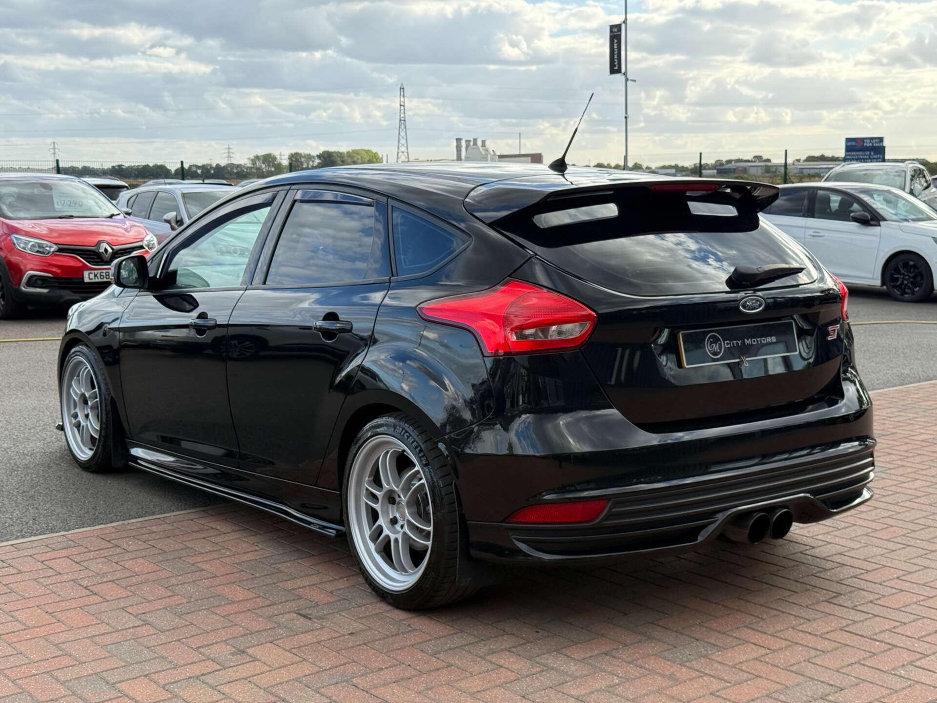 Ford Focus view 27