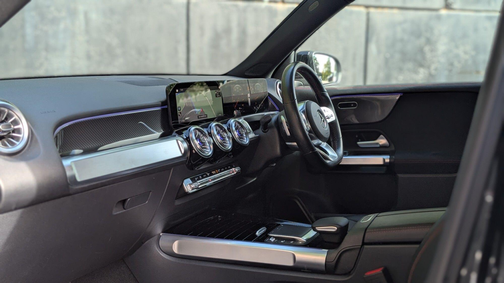 Mercedes-Benz GLB view 11
