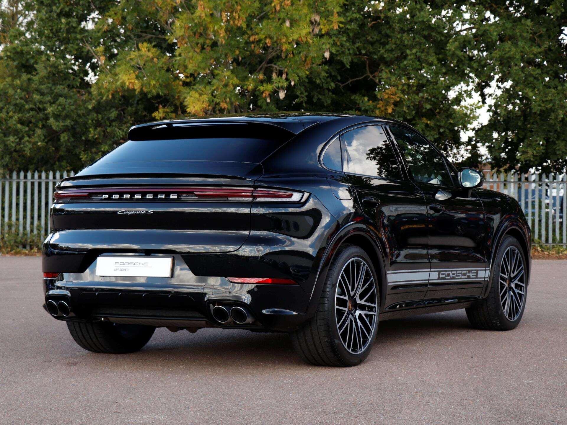 Porsche Cayenne view 36