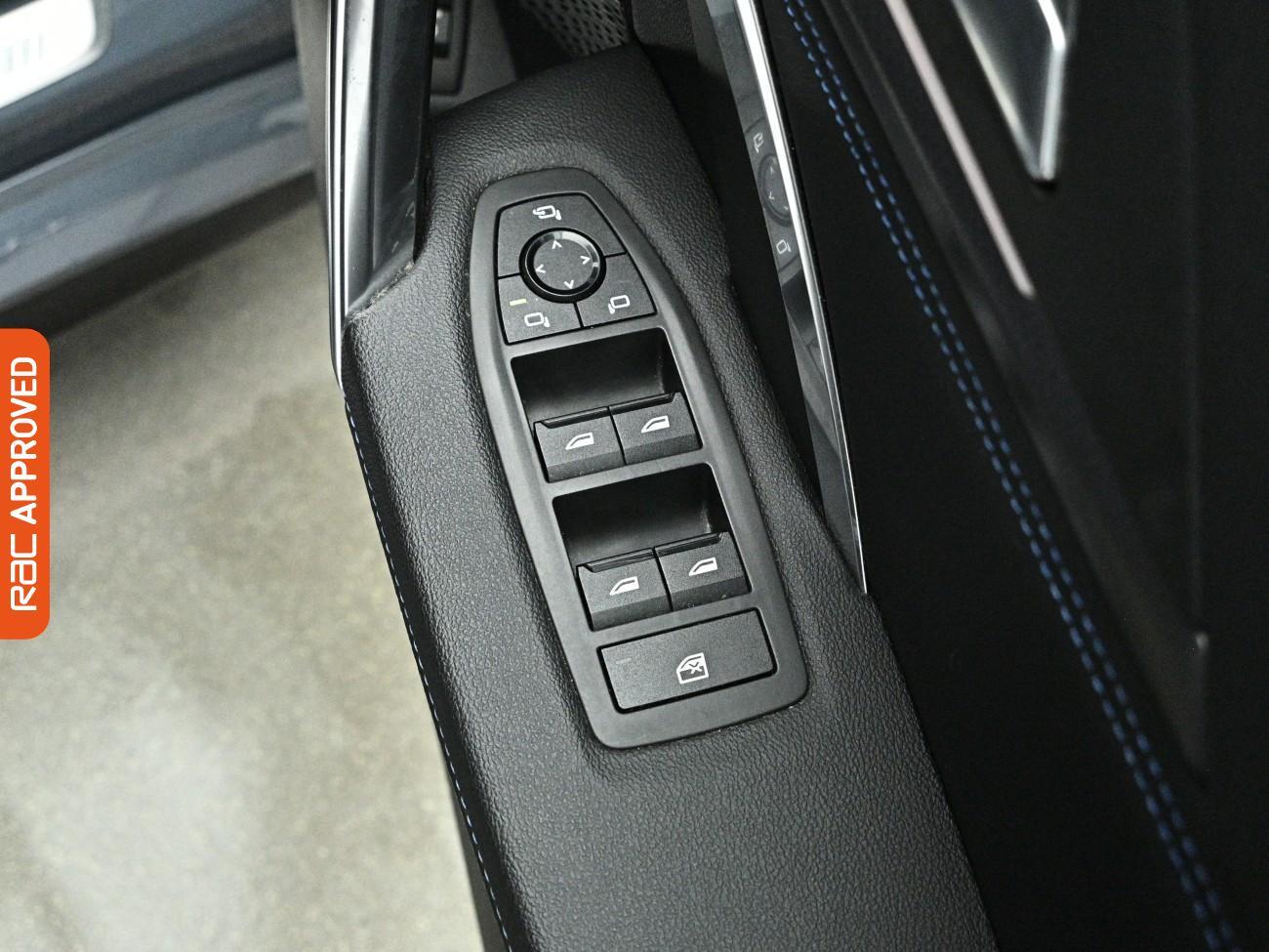 BMW Ix1 view 25