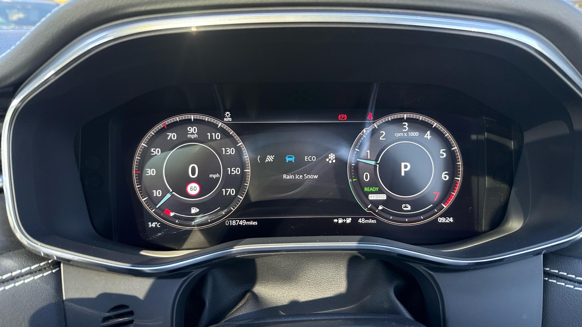 Jaguar F-Pace view 60