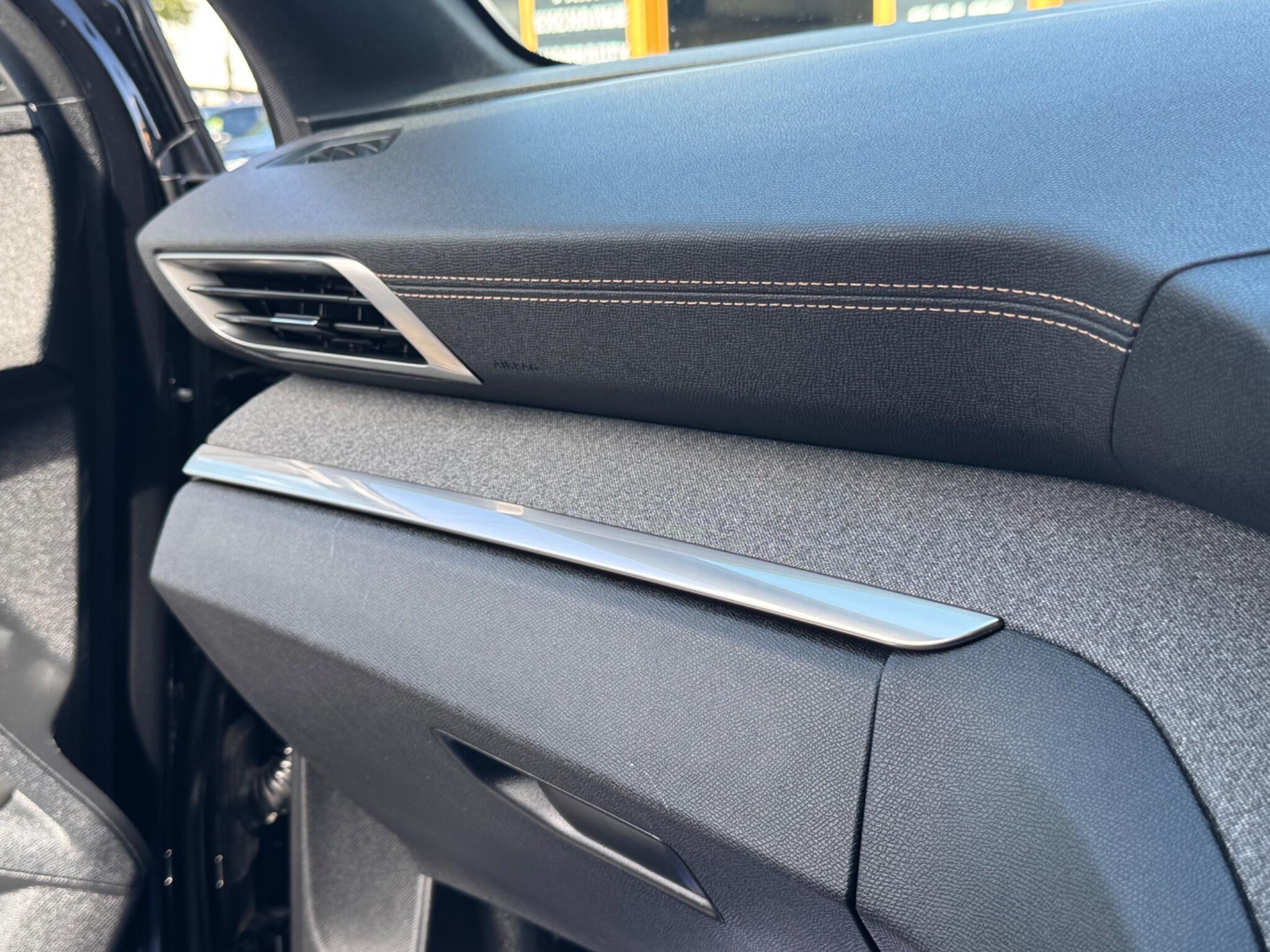 Peugeot 3008 view 34