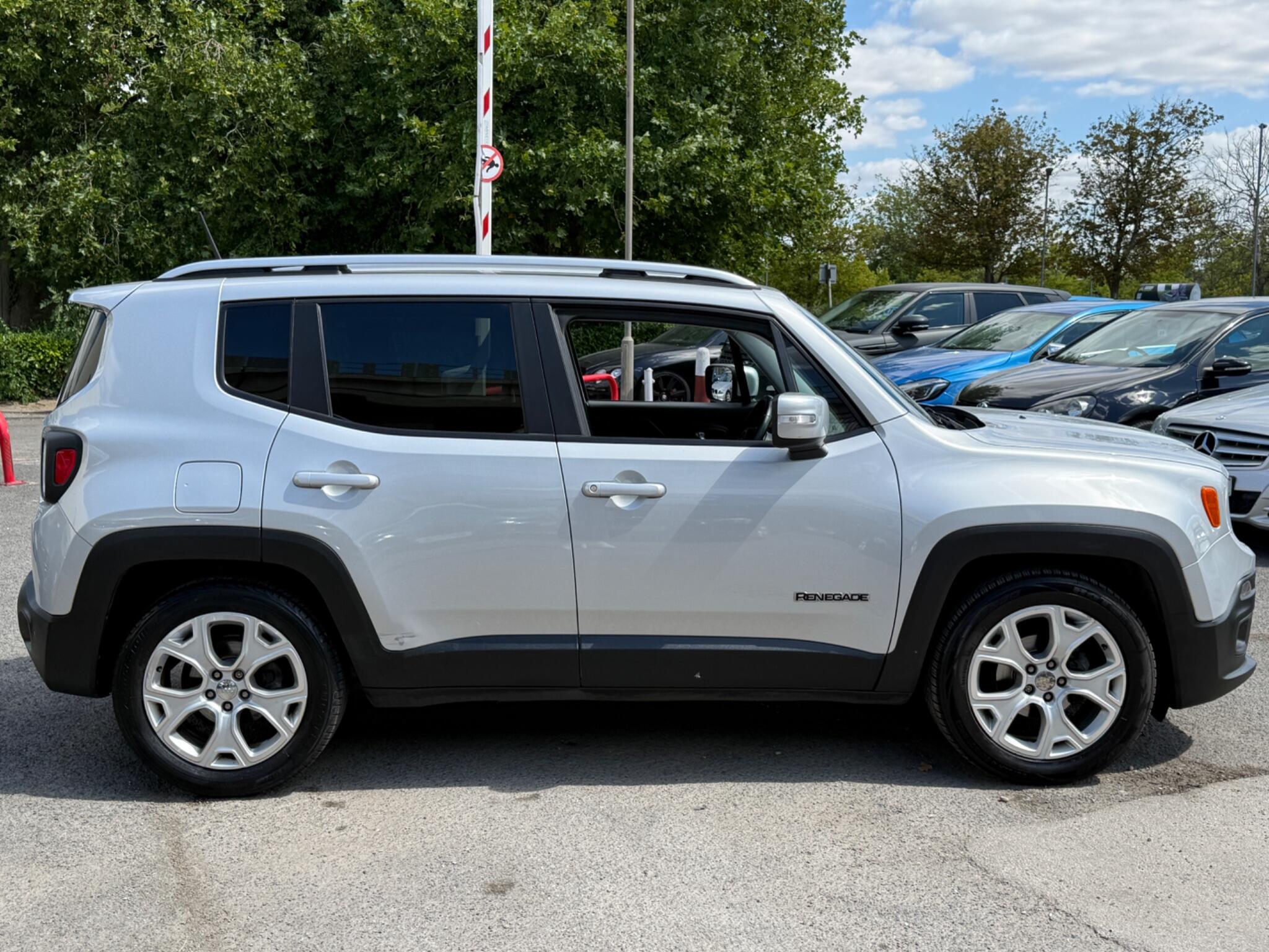 Jeep Renegade - Image 19