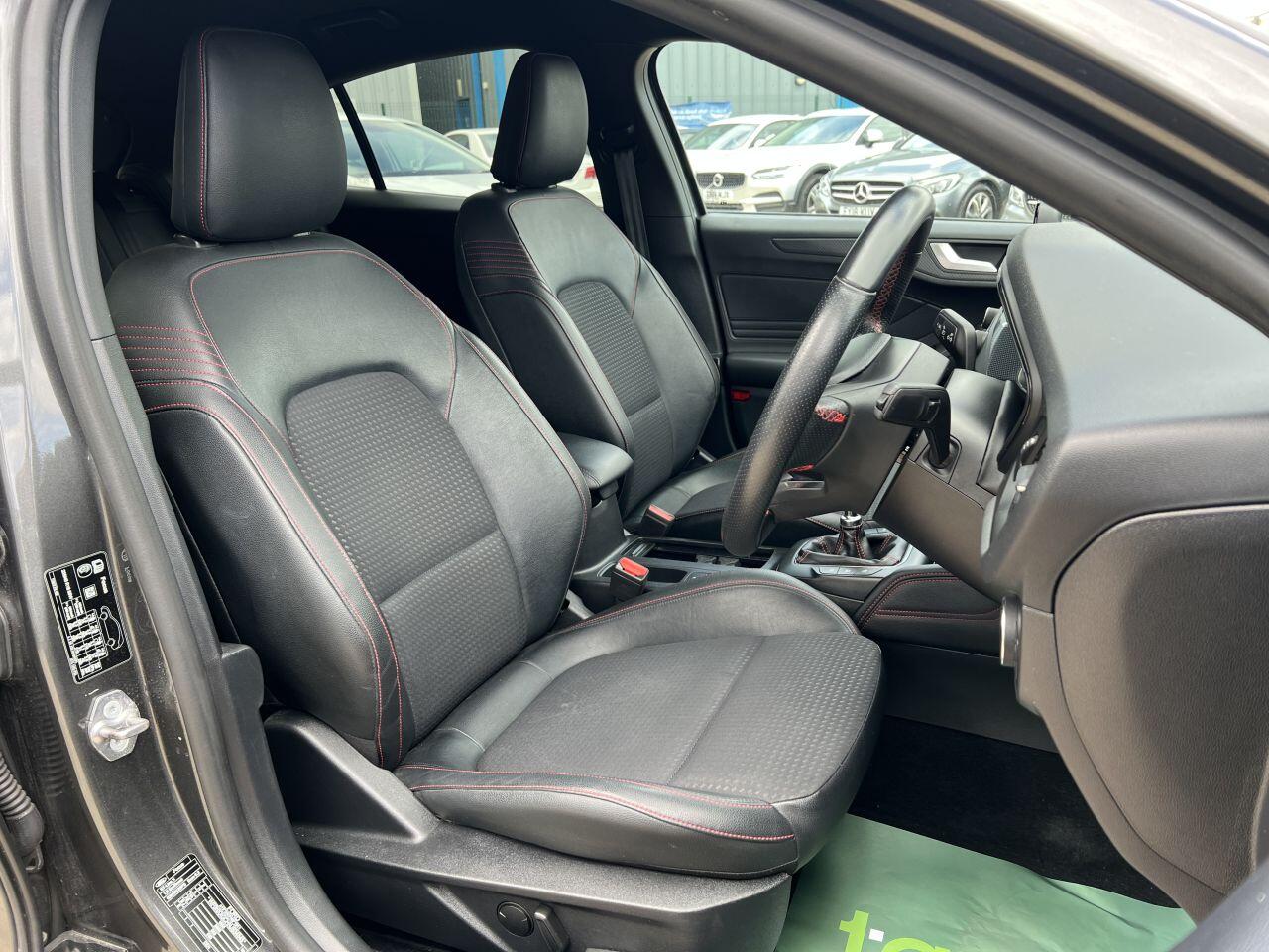 Ford Focus view 16