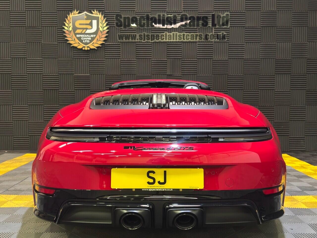Porsche 911 view 31