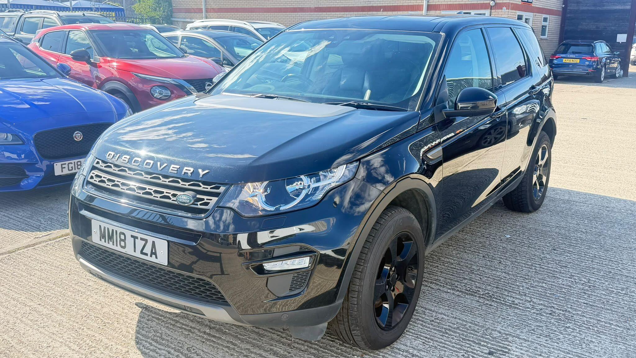 Land Rover Discovery Sport view 3