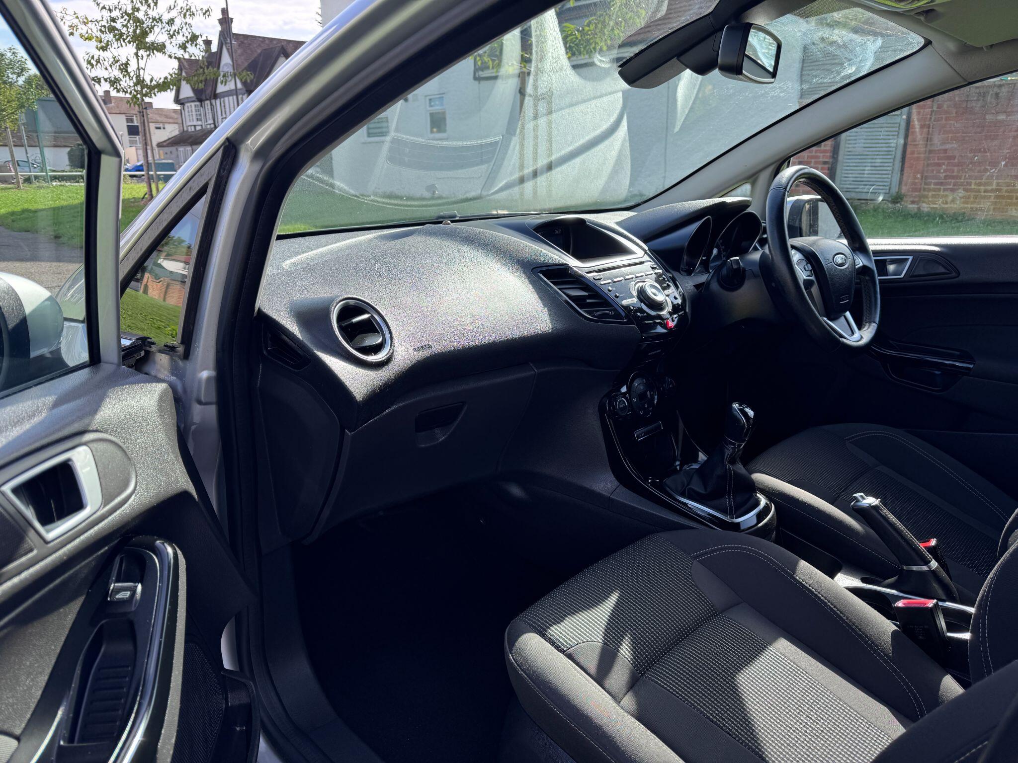 2017 Ford Fiesta image 17