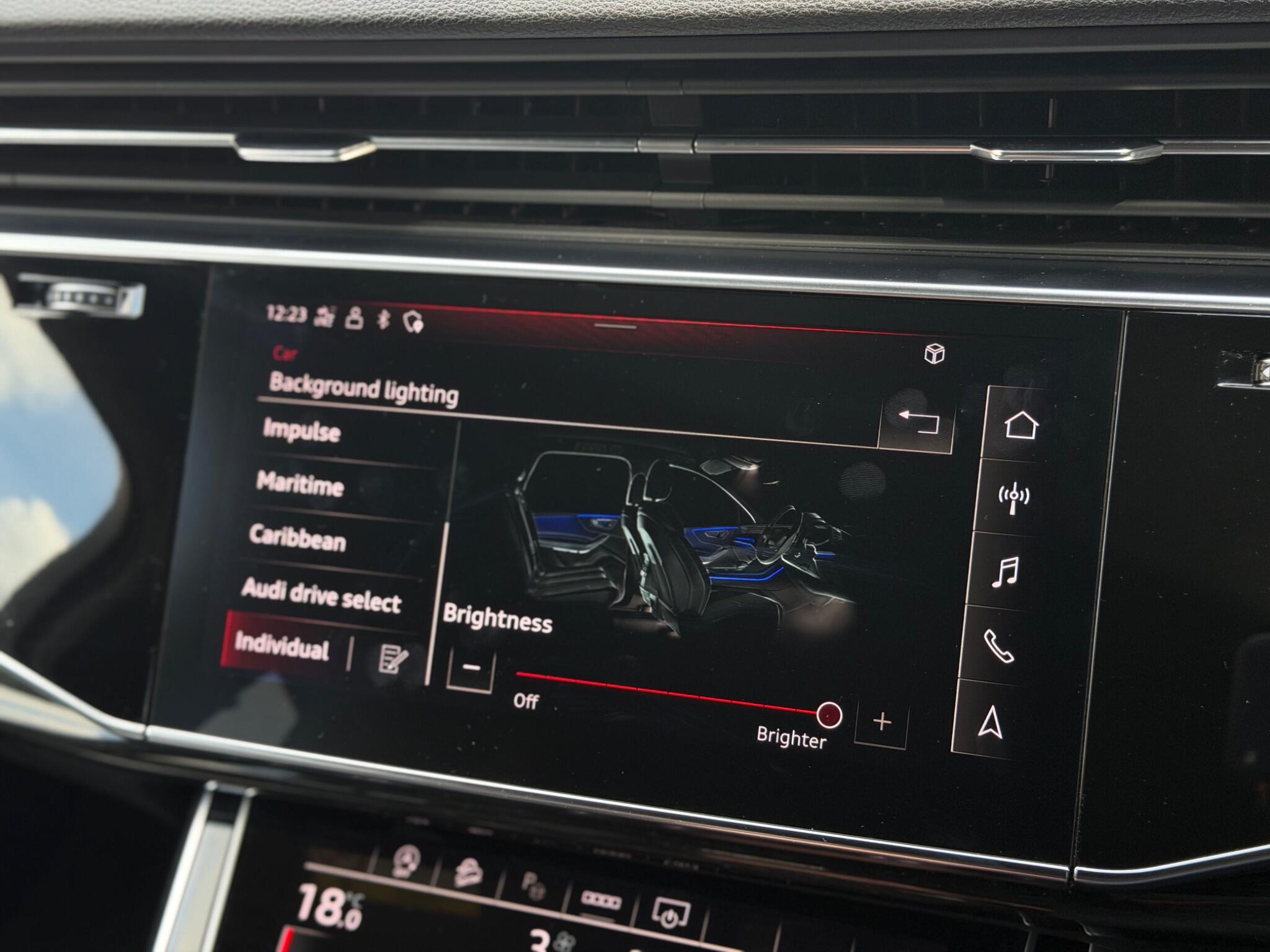 Audi Q7 view 36