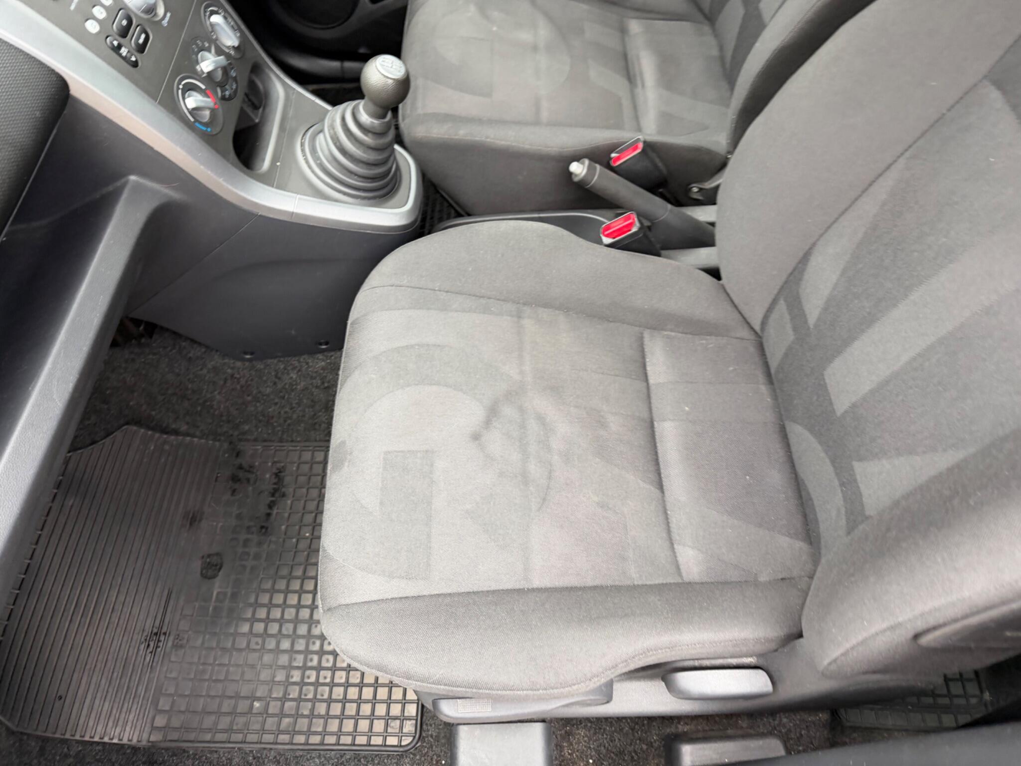 Vauxhall Agila view 50