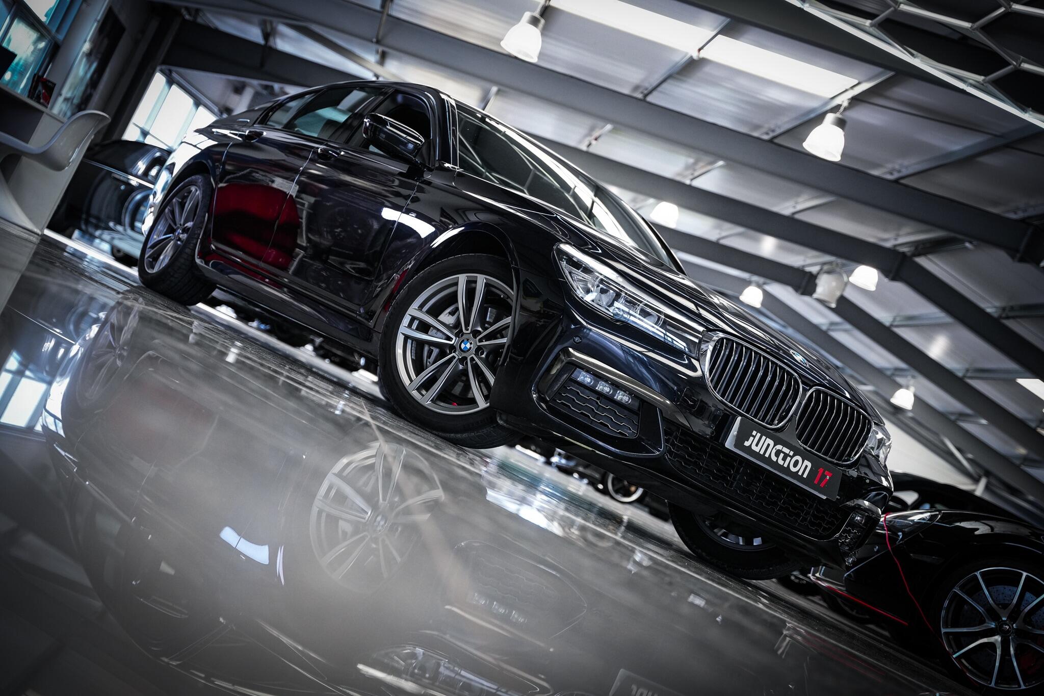 BMW 7 Series view 8