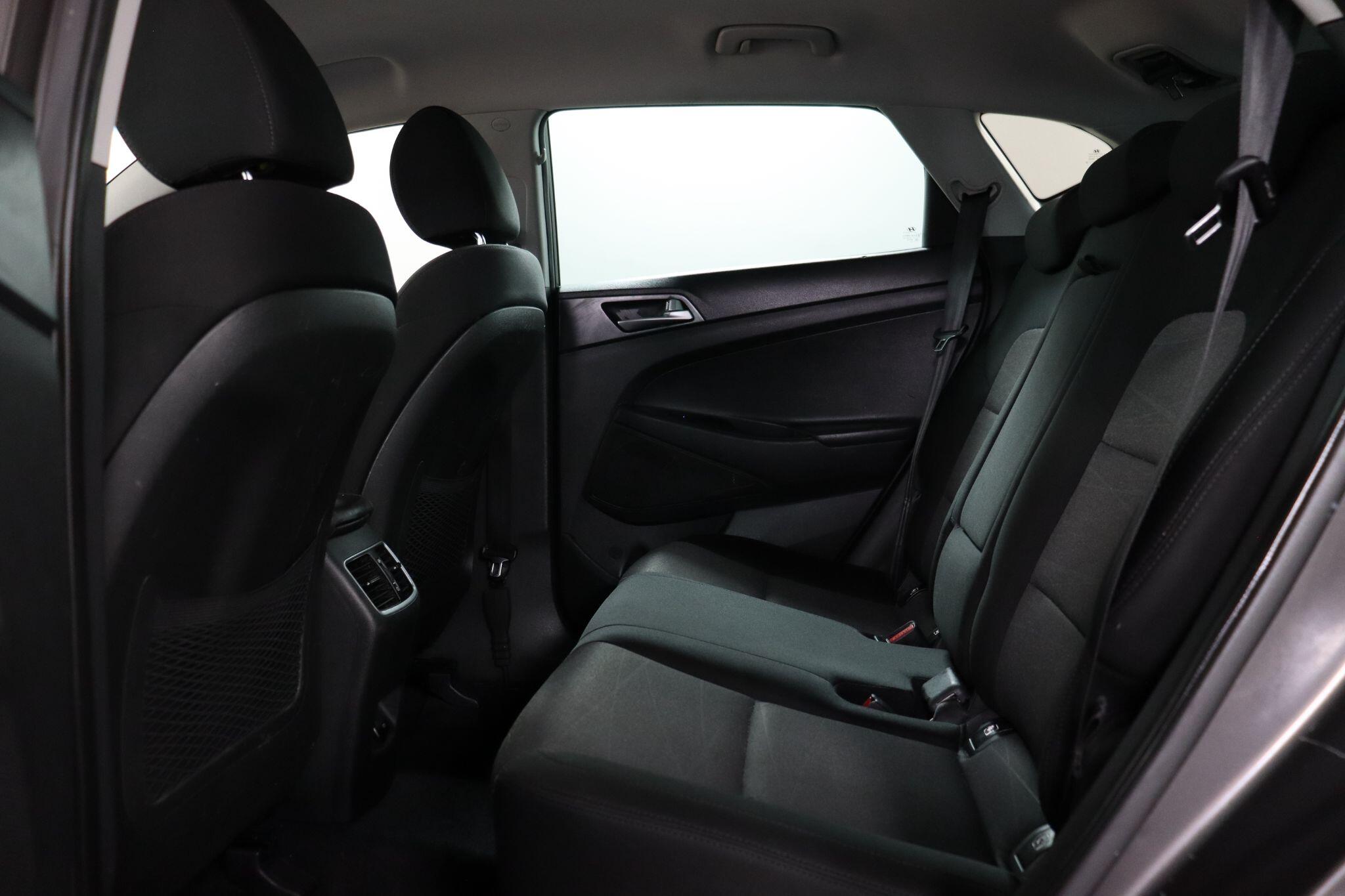 Hyundai Tucson view 32