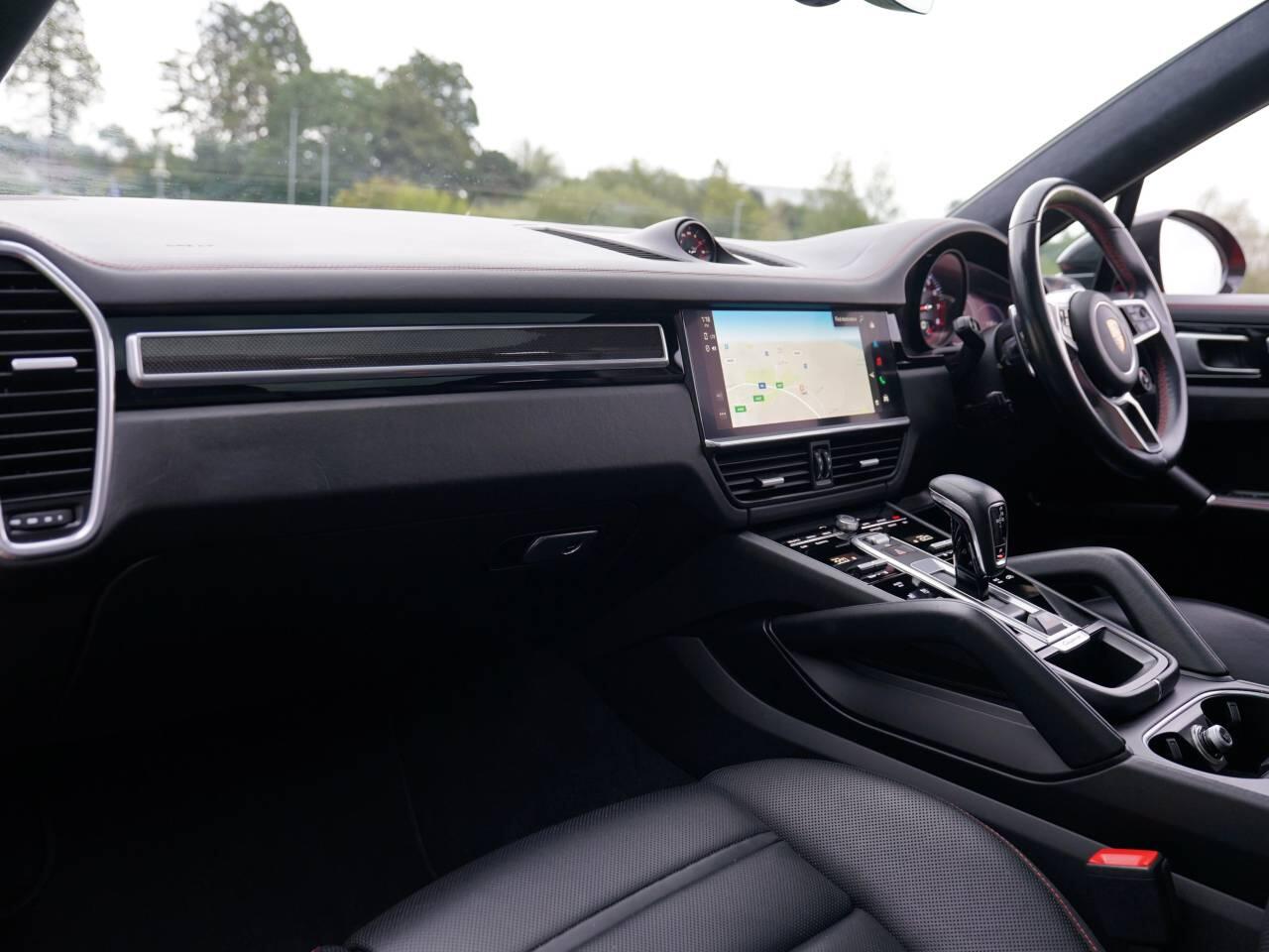 Porsche Cayenne view 9