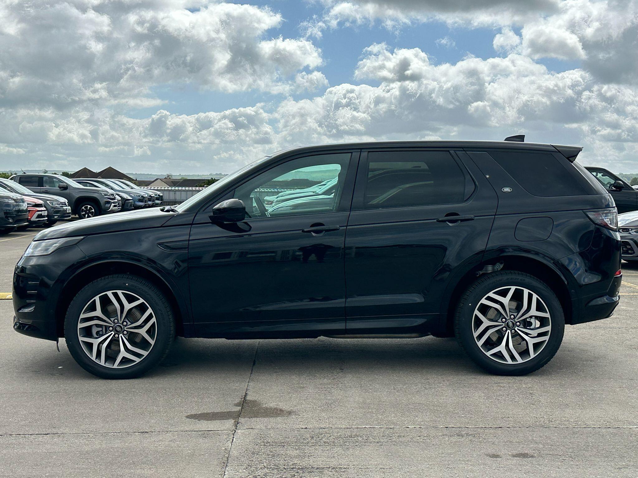 Land Rover Discovery Sport view 5
