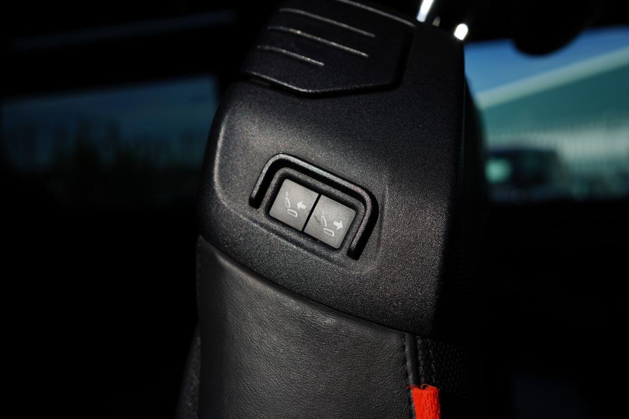 Land Rover Defender view 30