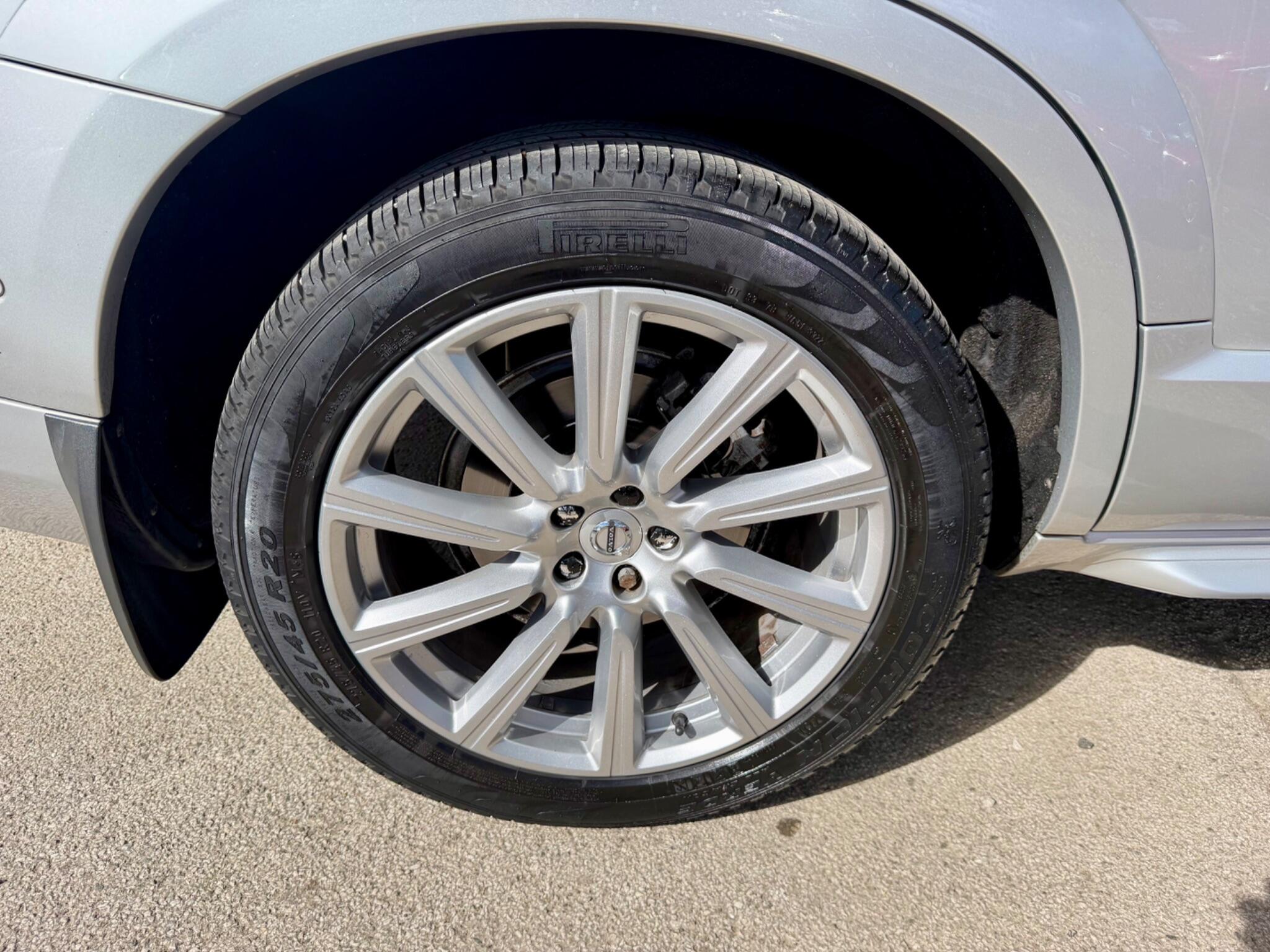 Volvo XC90 view 31