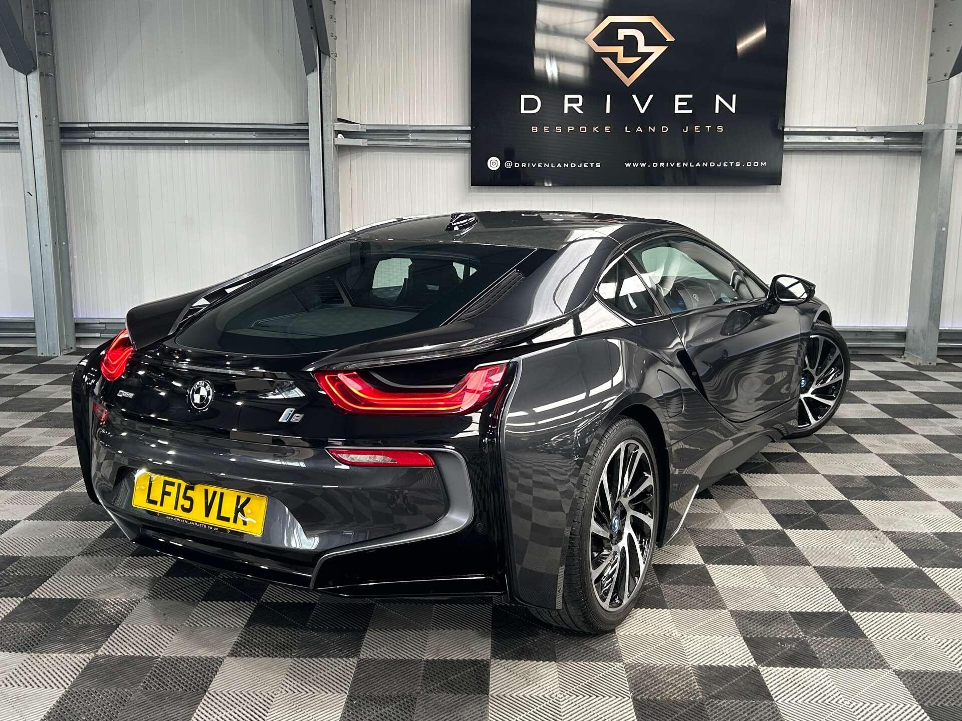BMW I8 view 3