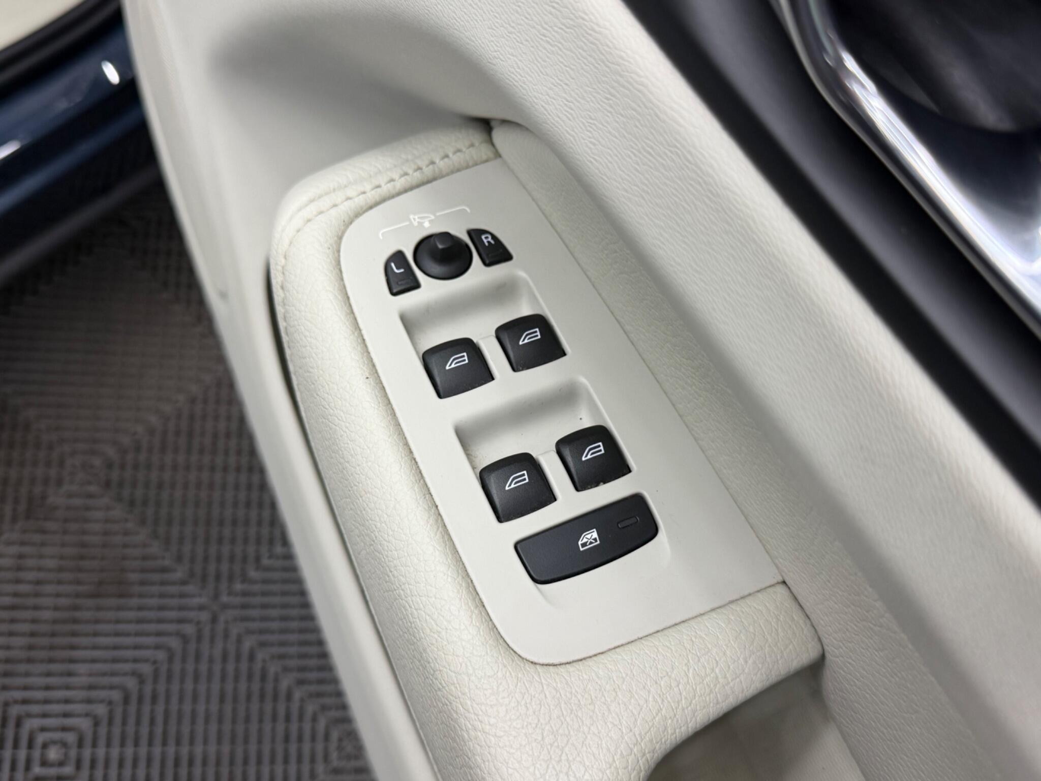 Volvo XC60 view 35