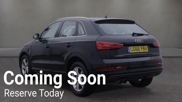 Audi Q3 view 17