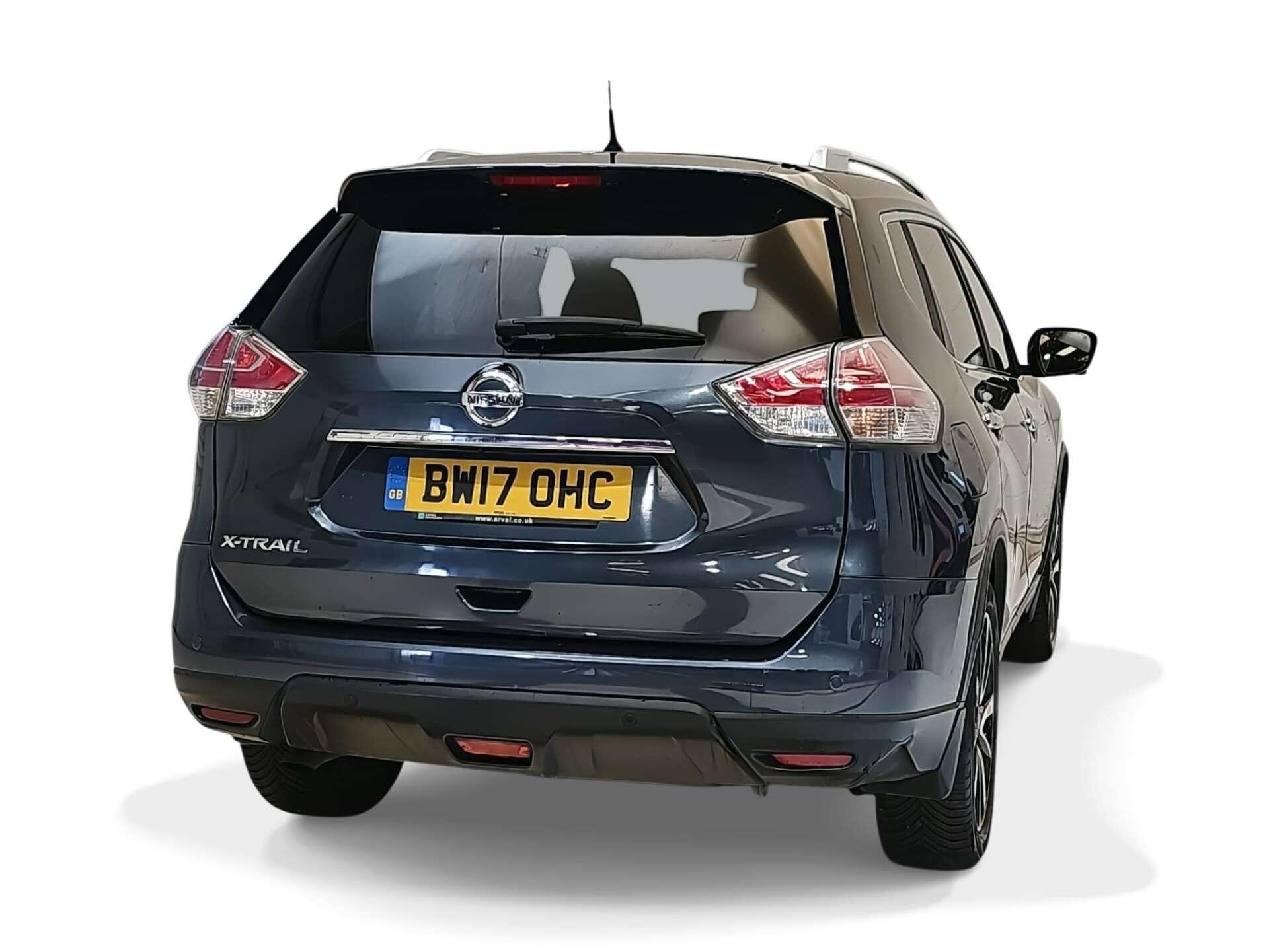 Nissan X-Trail view 3