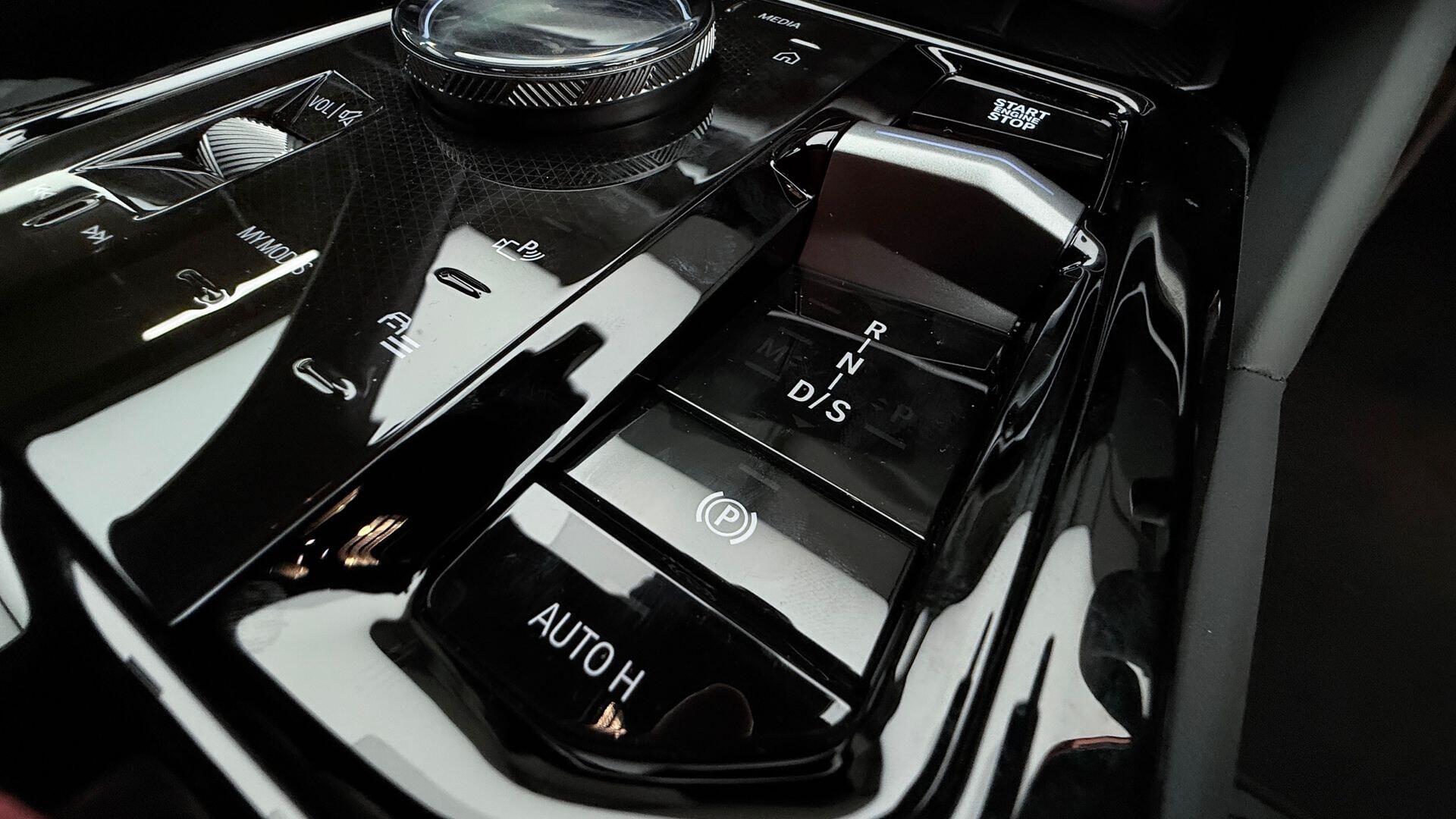 BMW 5 Series view 20