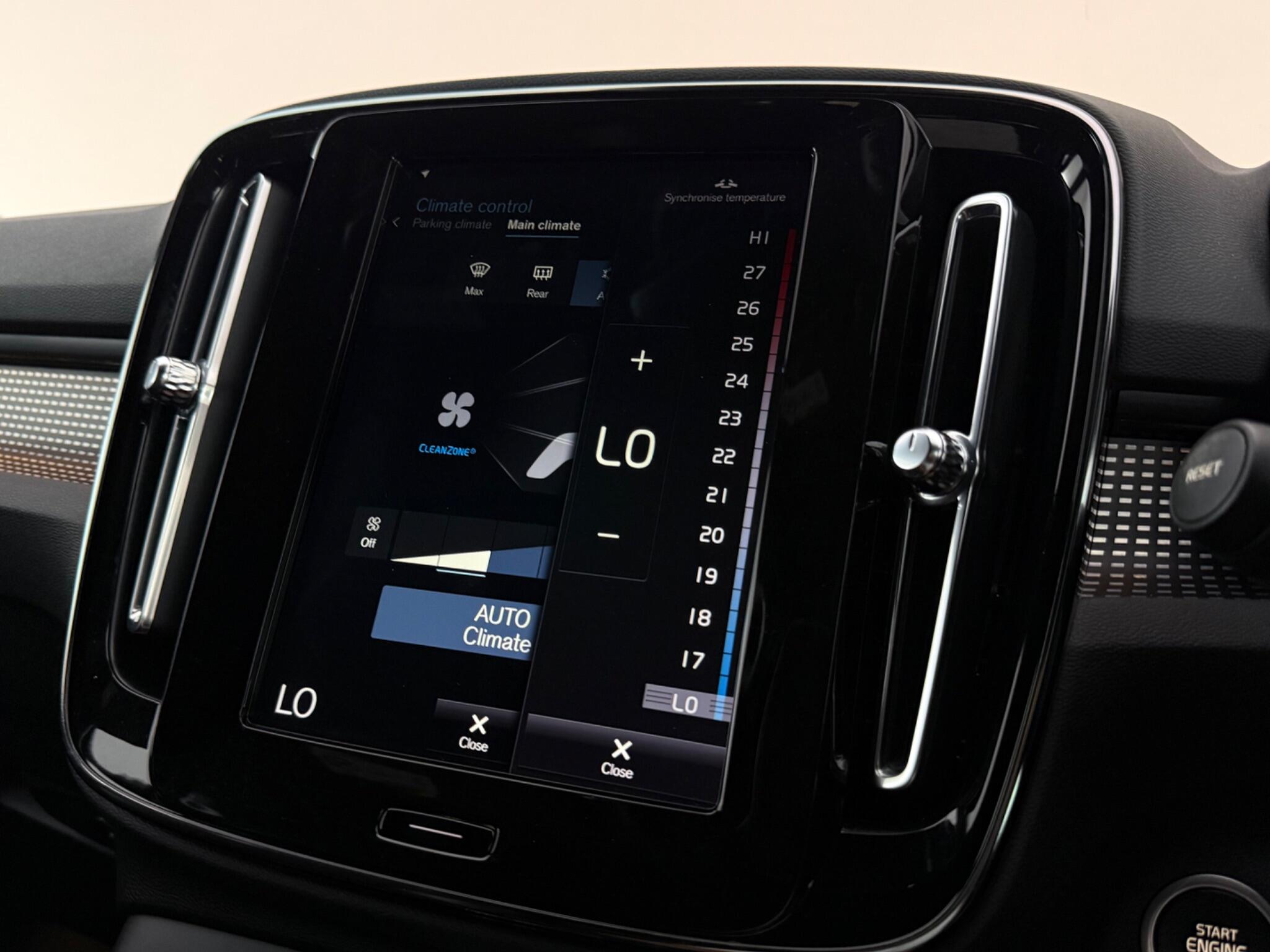 Volvo XC40 view 28