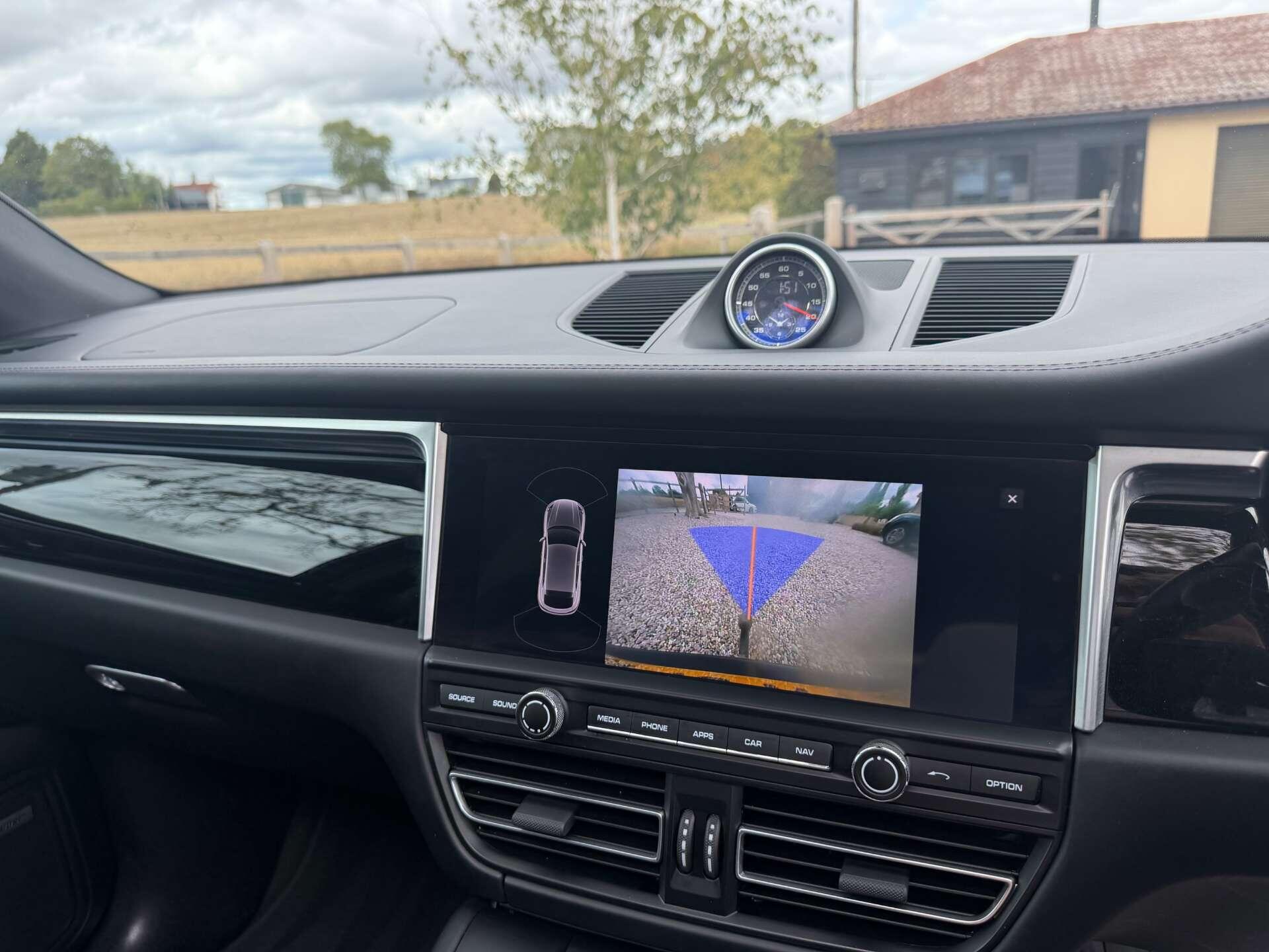 Porsche Macan view 27