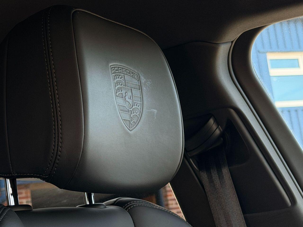Porsche Macan view 34