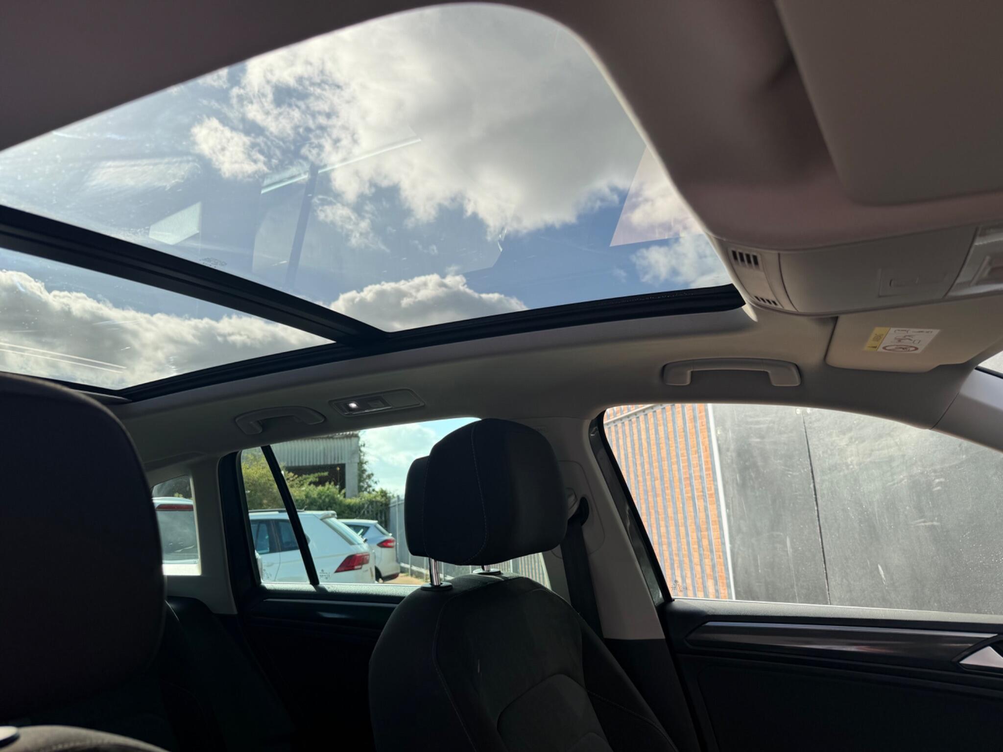 Volkswagen Tiguan view 11