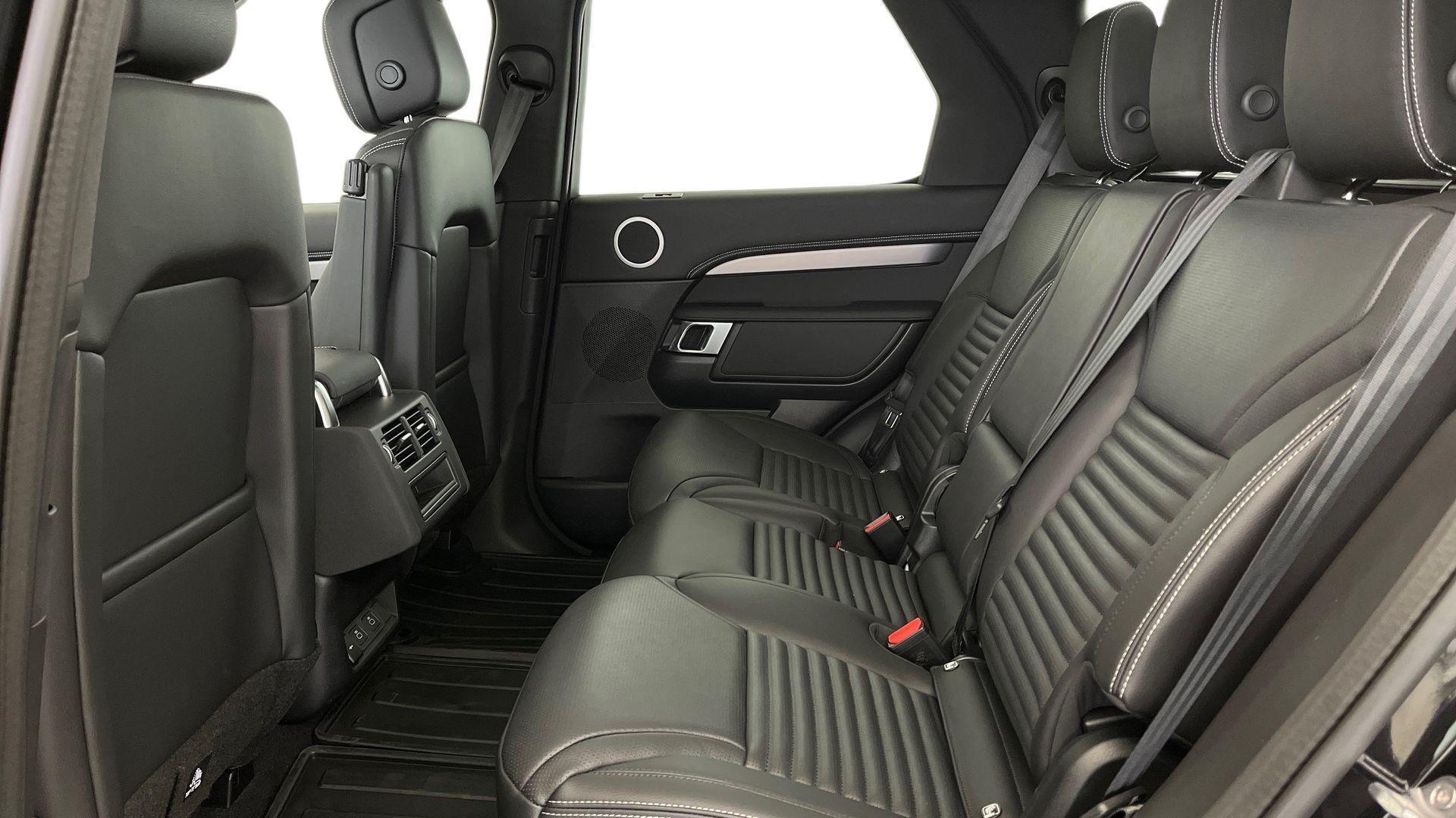 Land Rover Discovery view 4