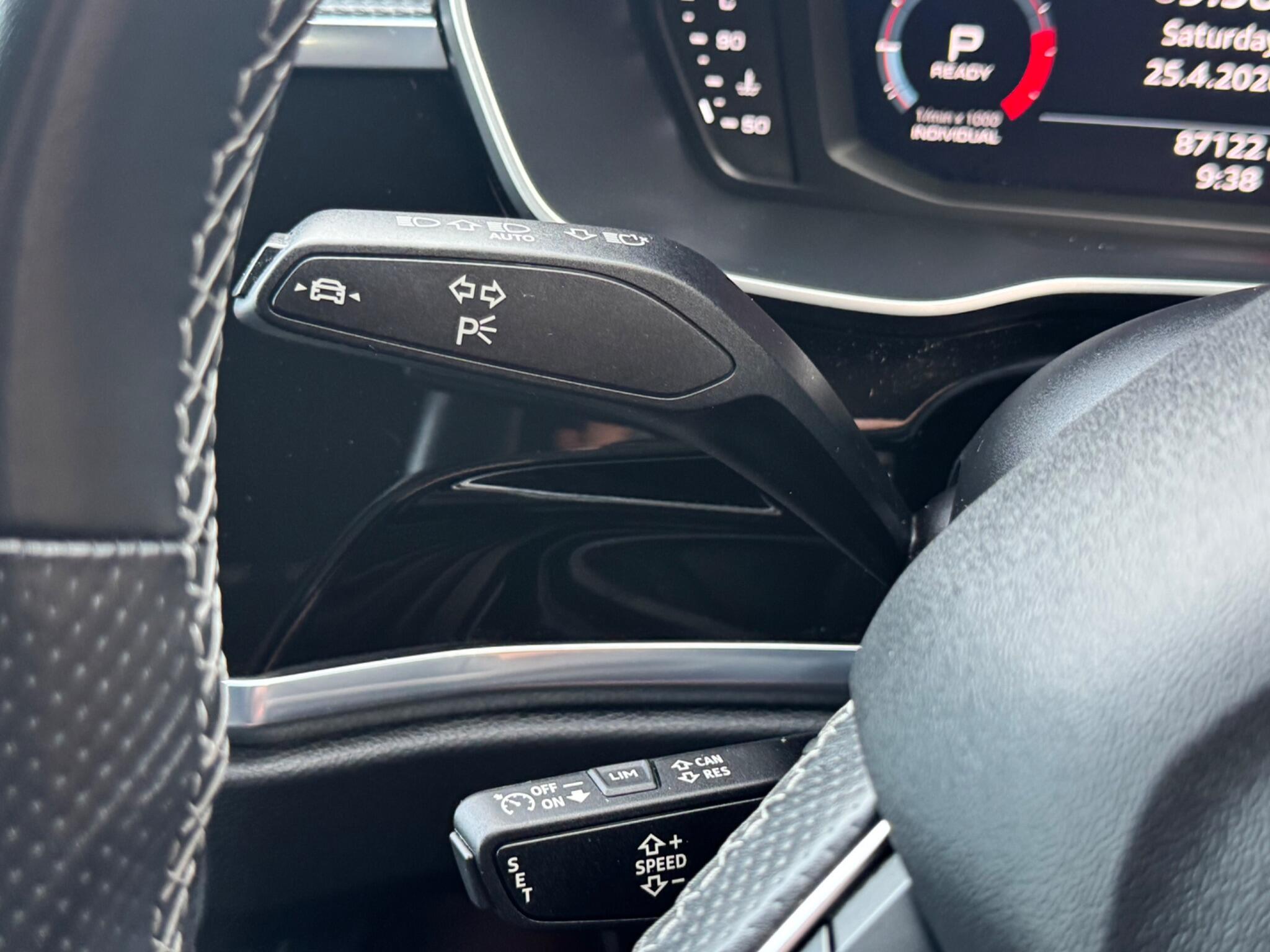 Audi Q3 view 18
