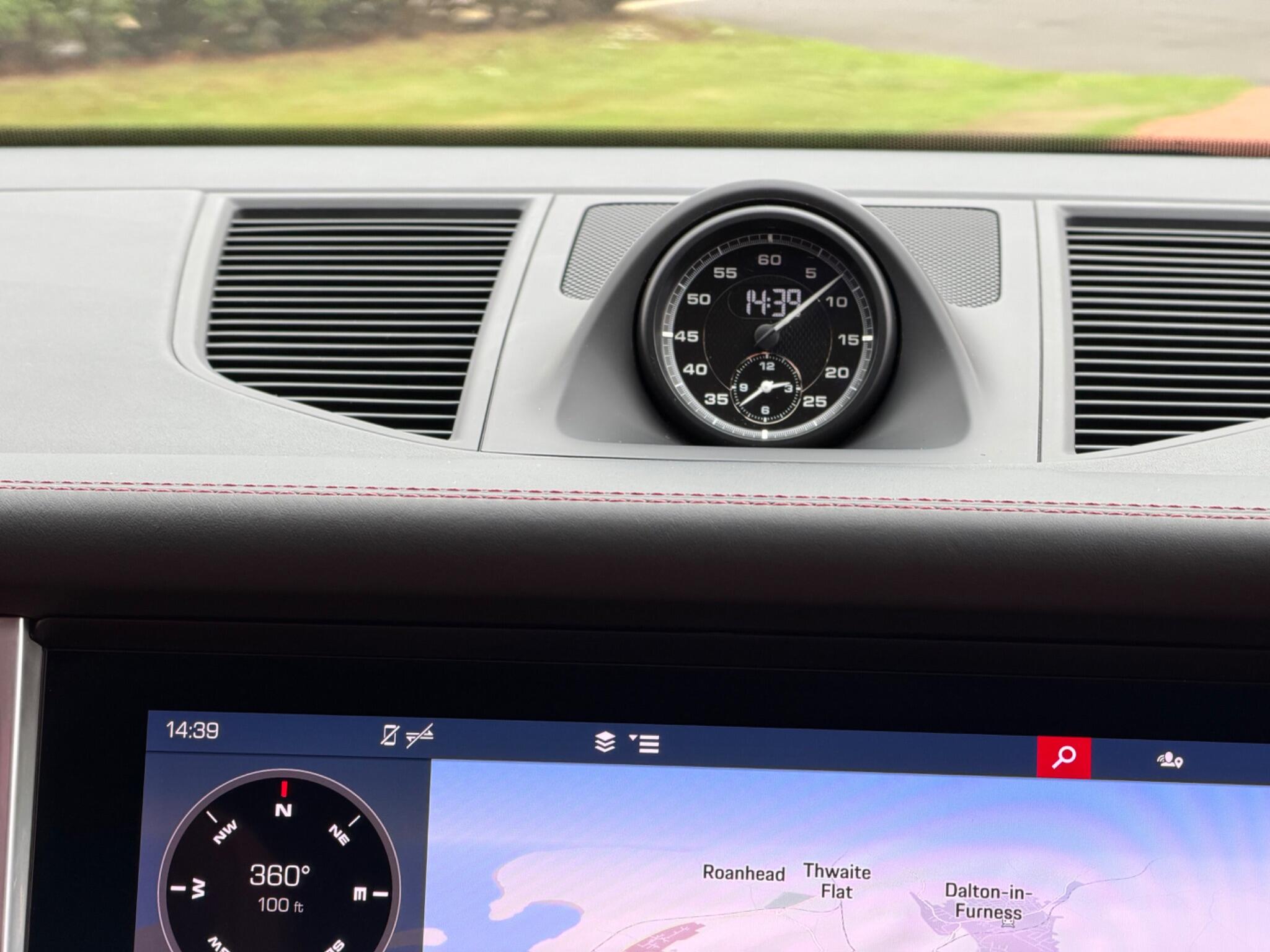 Porsche Macan view 21