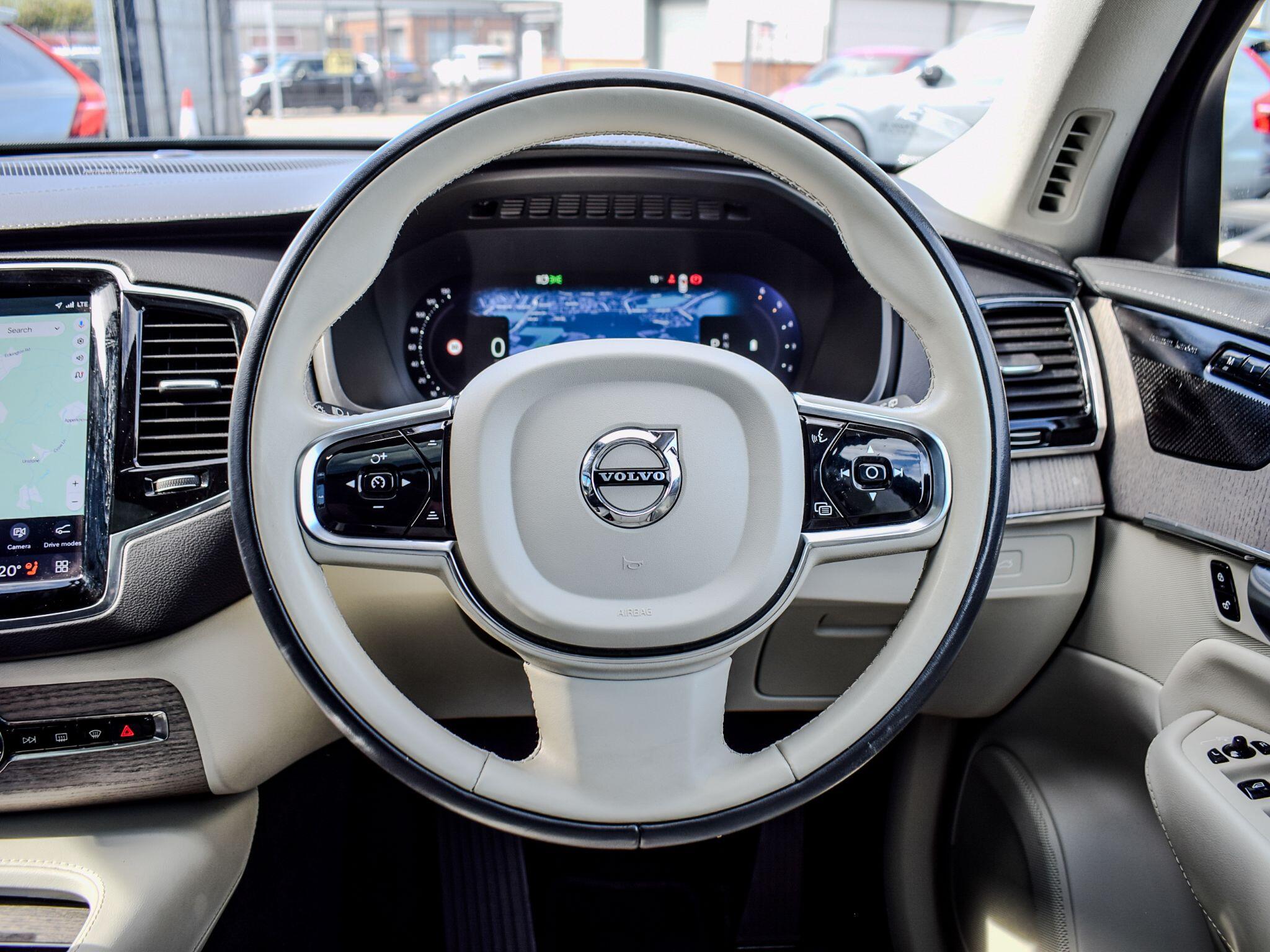 Volvo XC90 view 24