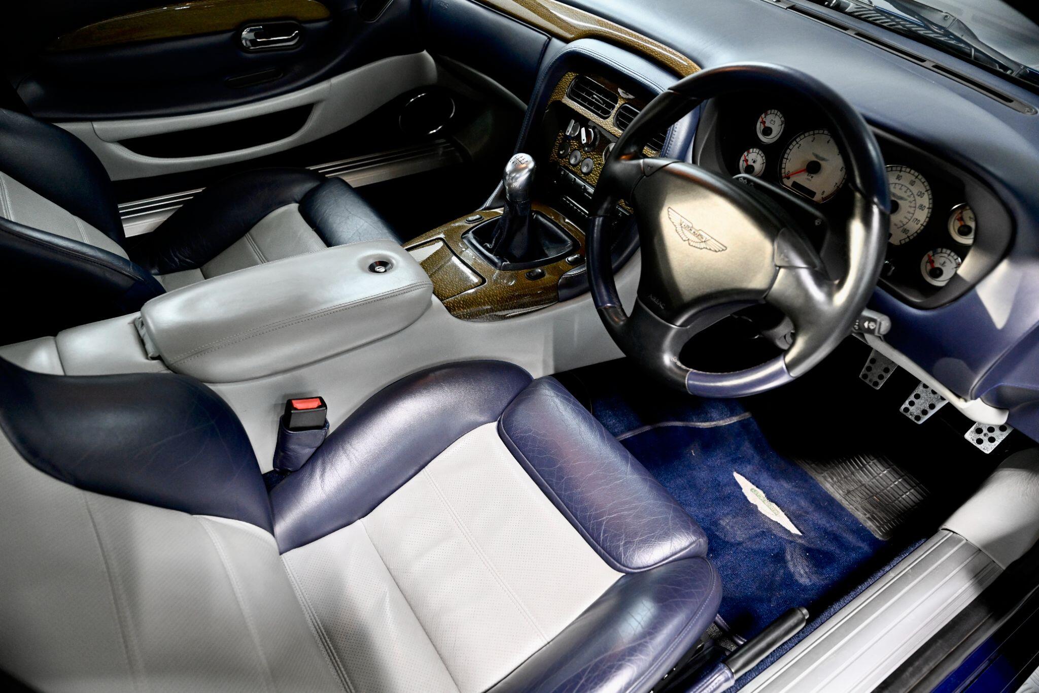Aston Martin DB7 view 18