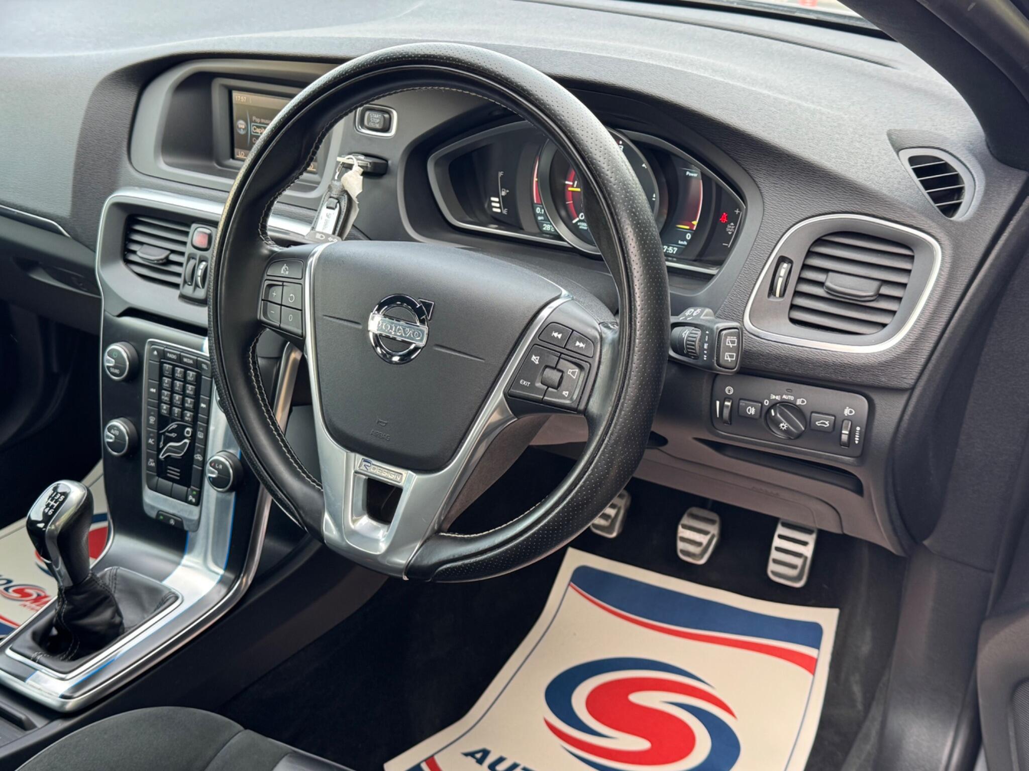 Volvo V40 view 19