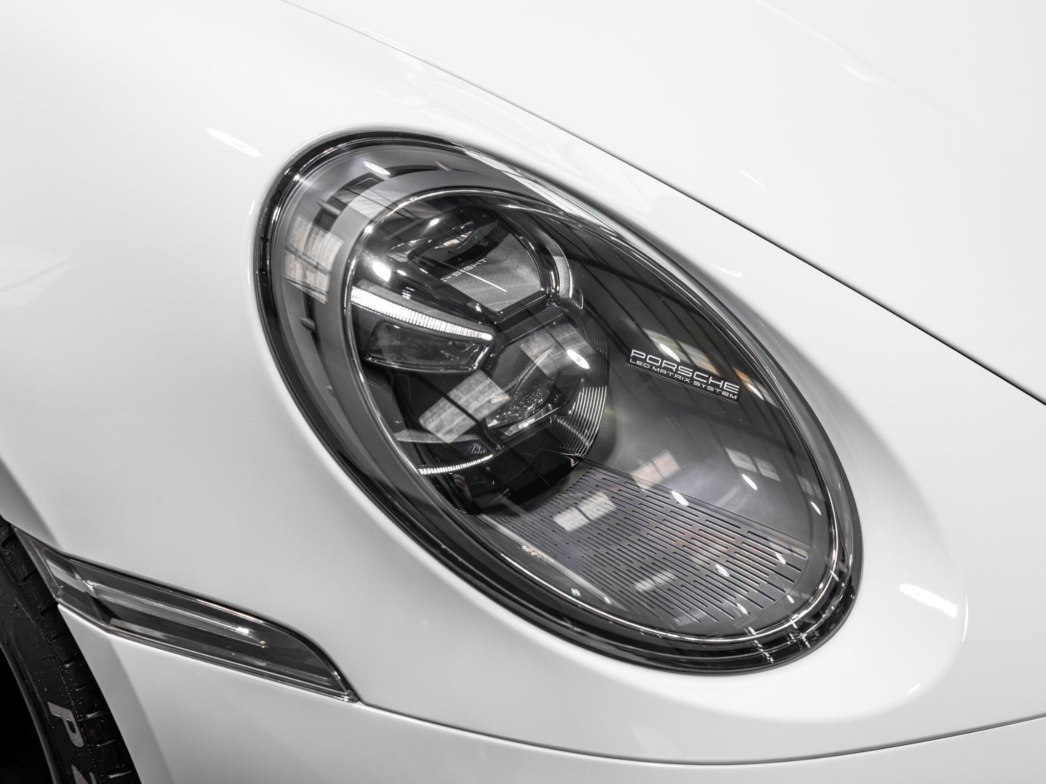 Porsche 911 view 13