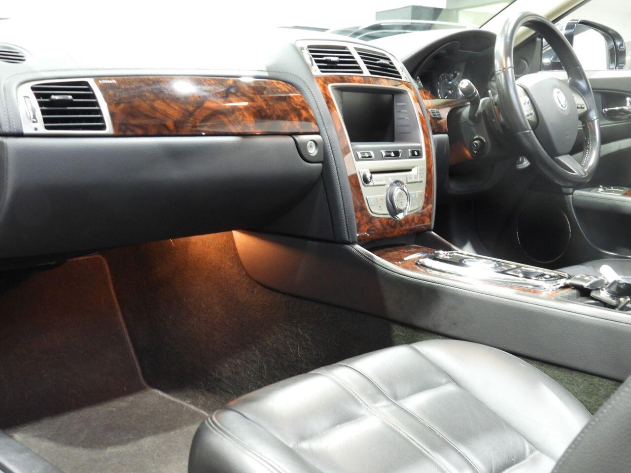 Jaguar XK view 24