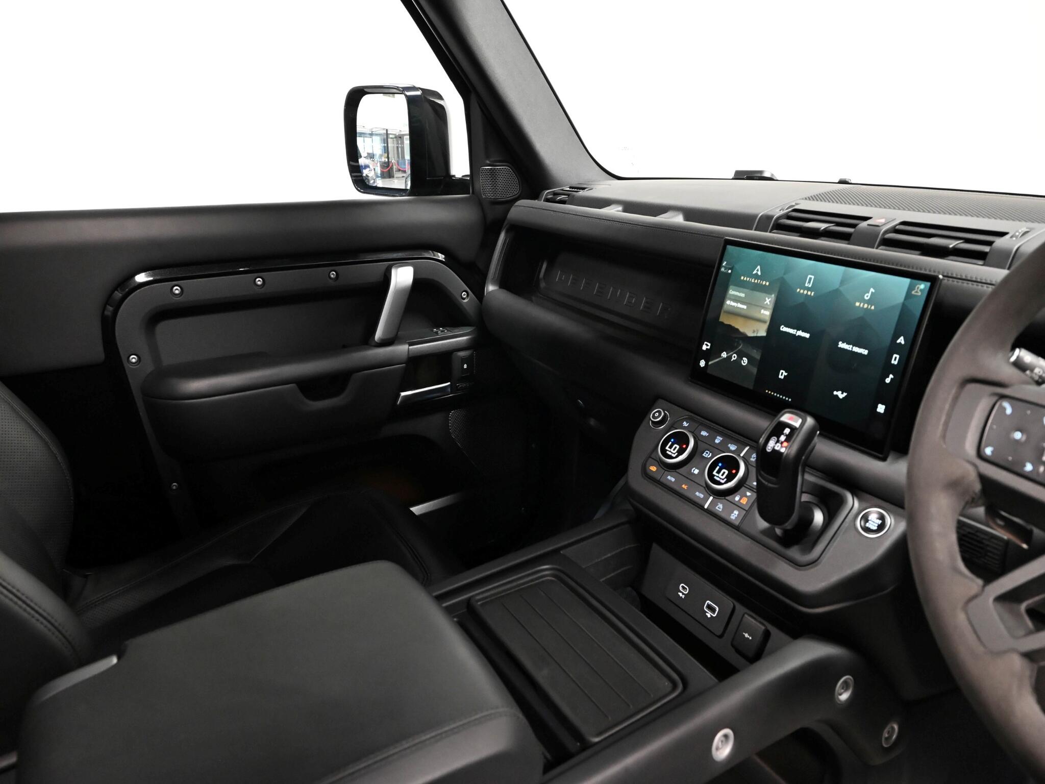 Land Rover Defender view 38