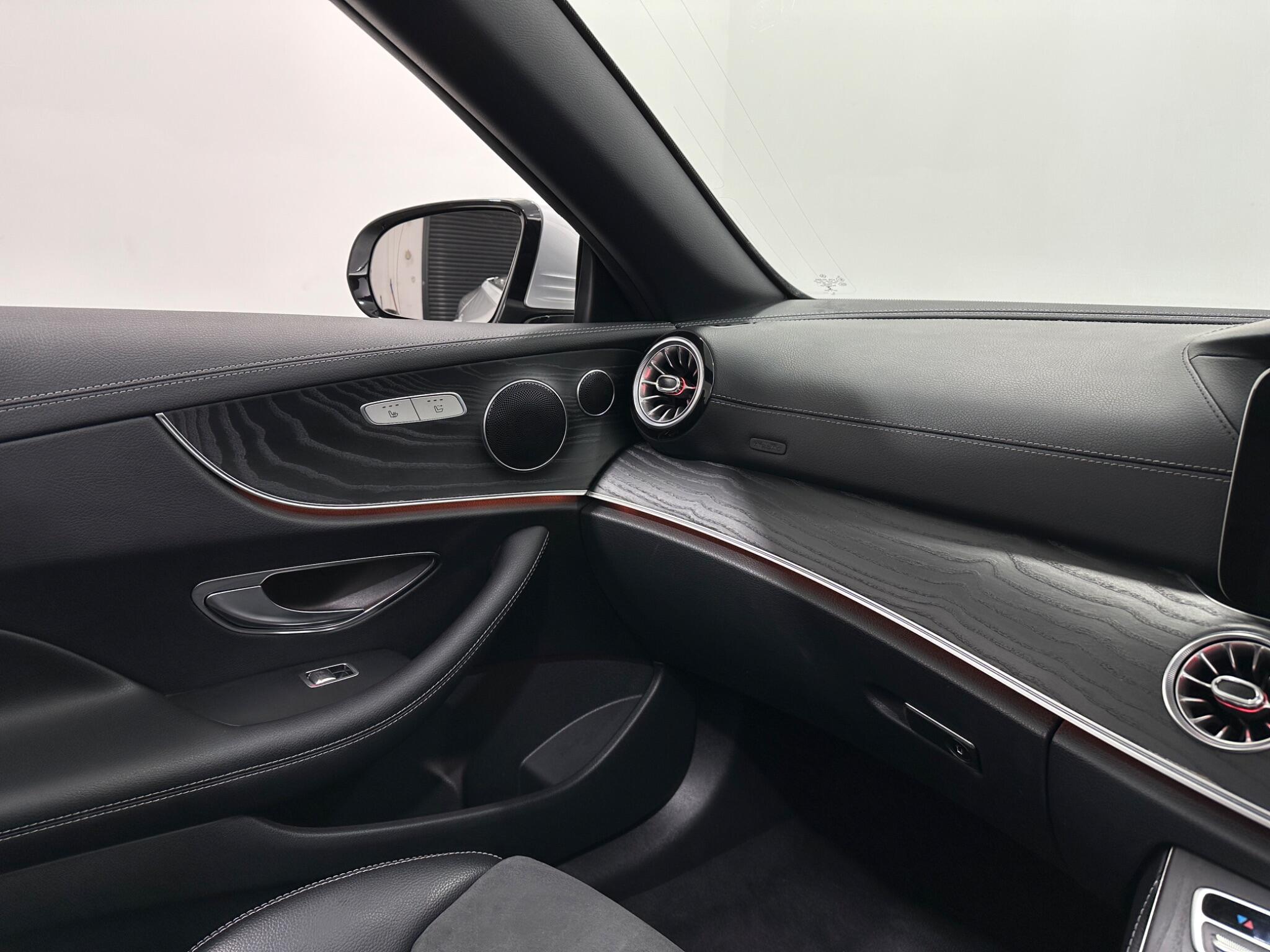 Mercedes-Benz E-Class view 28