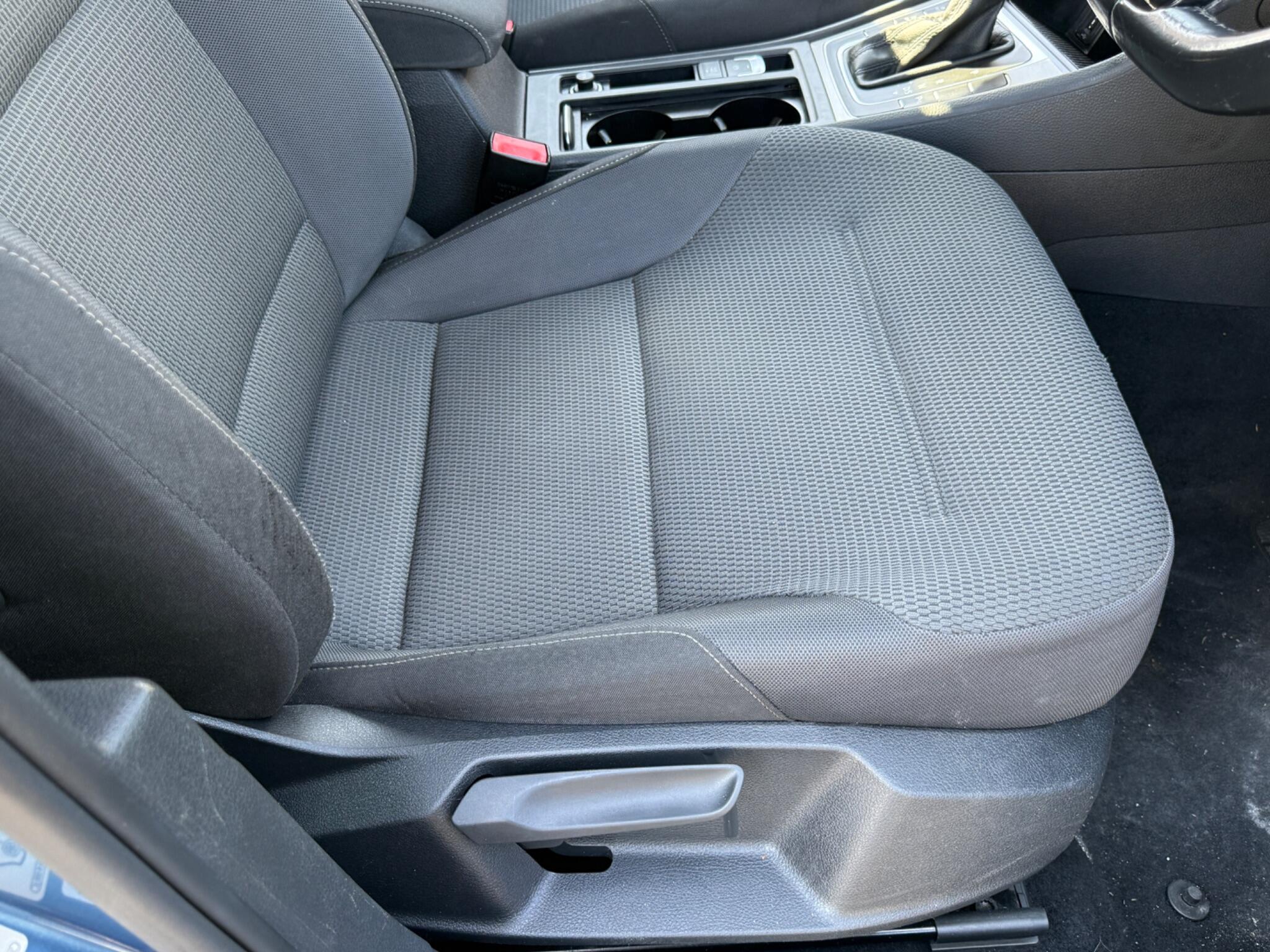 Volkswagen Golf - Image 32