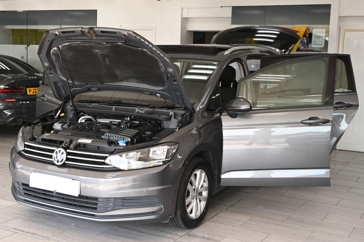 Volkswagen Touran view 14