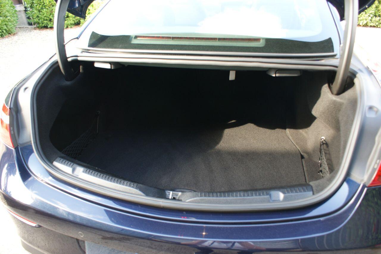 Mercedes-Benz E Class view 23