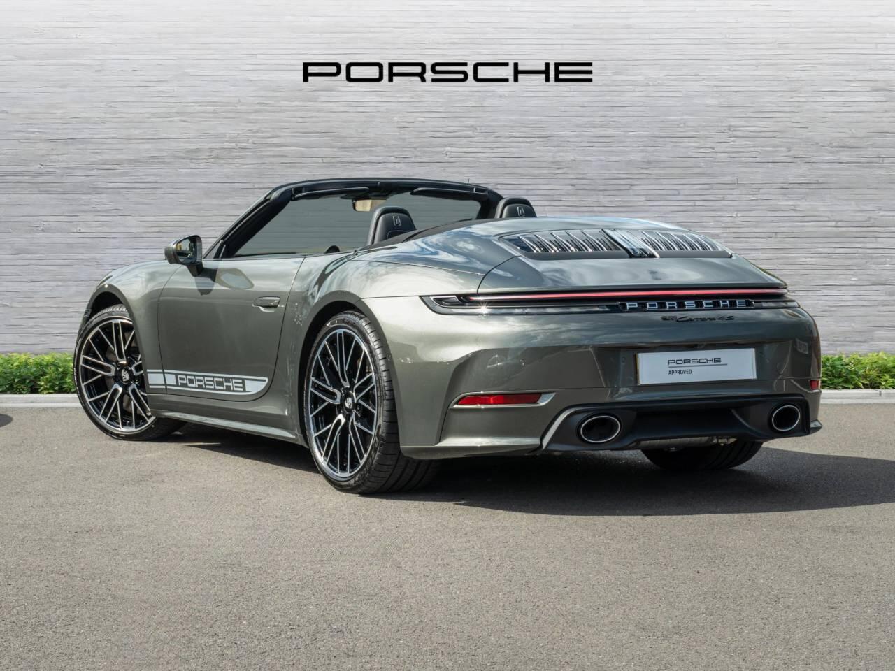 Porsche 911 view 3