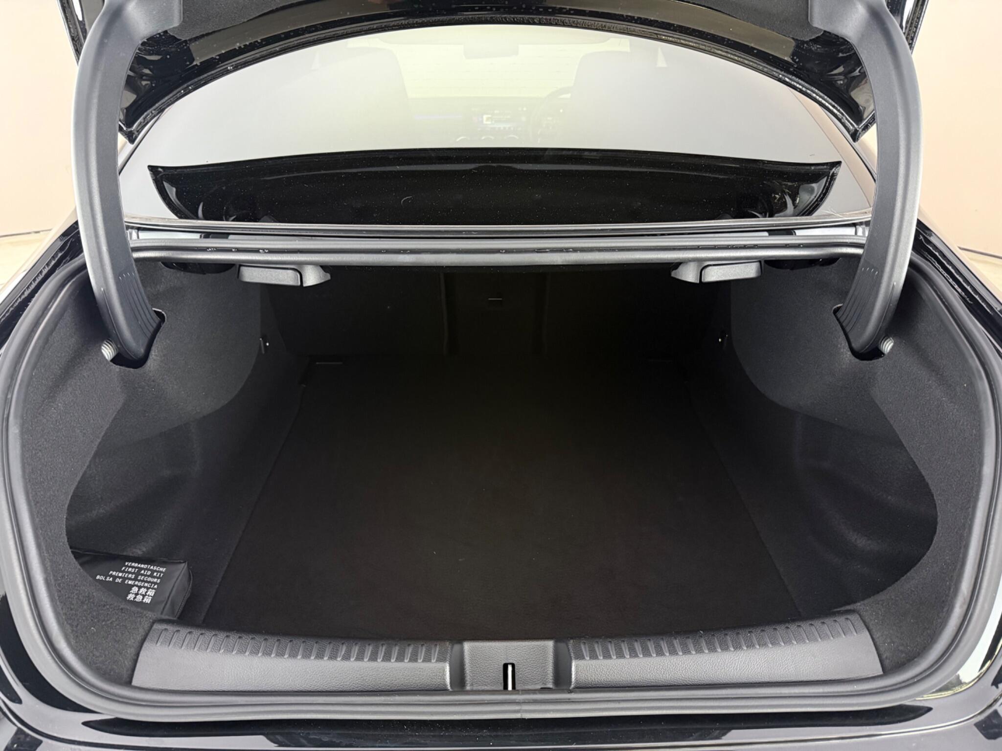 Mercedes-Benz Cla view 9