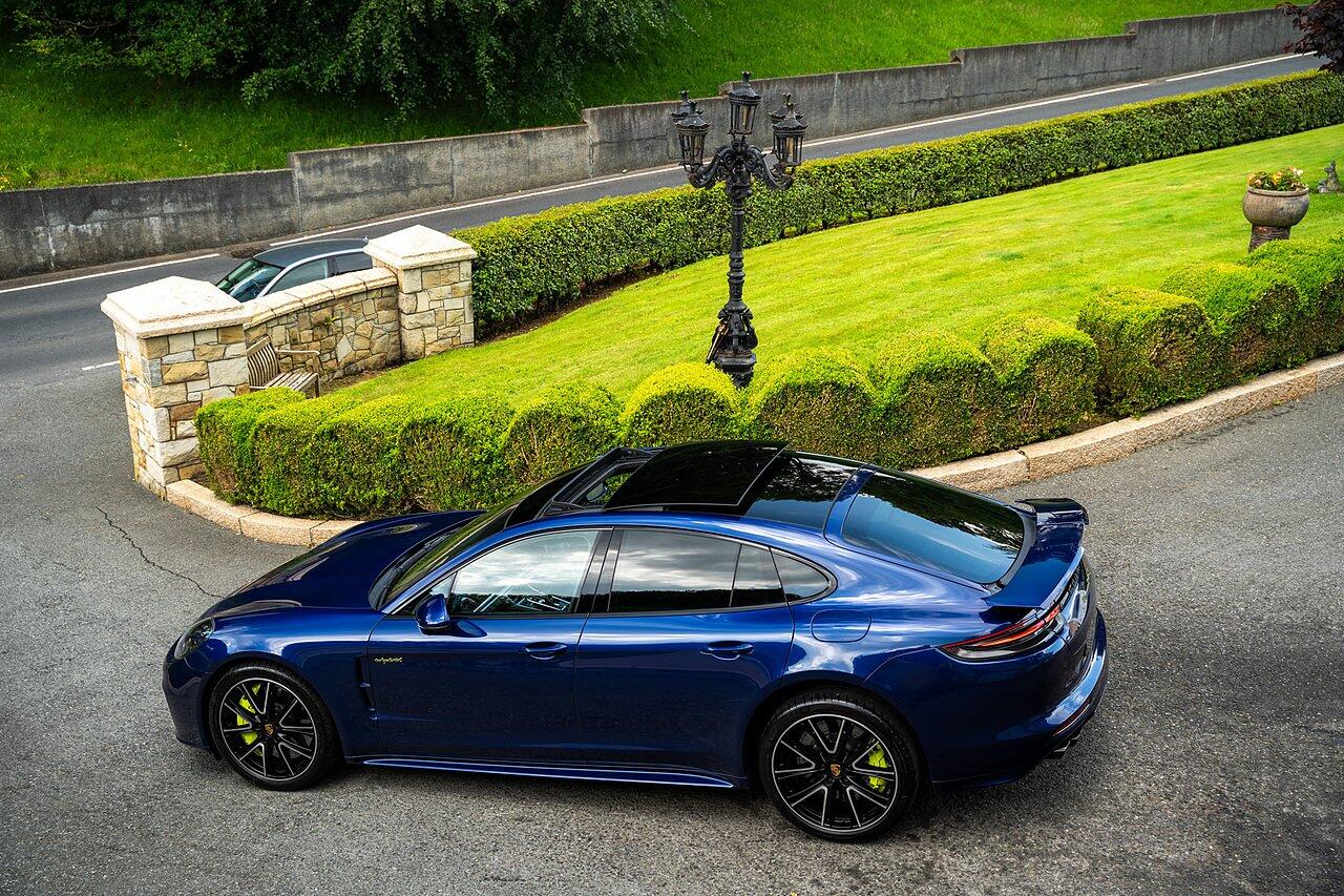 Porsche Panamera view 90