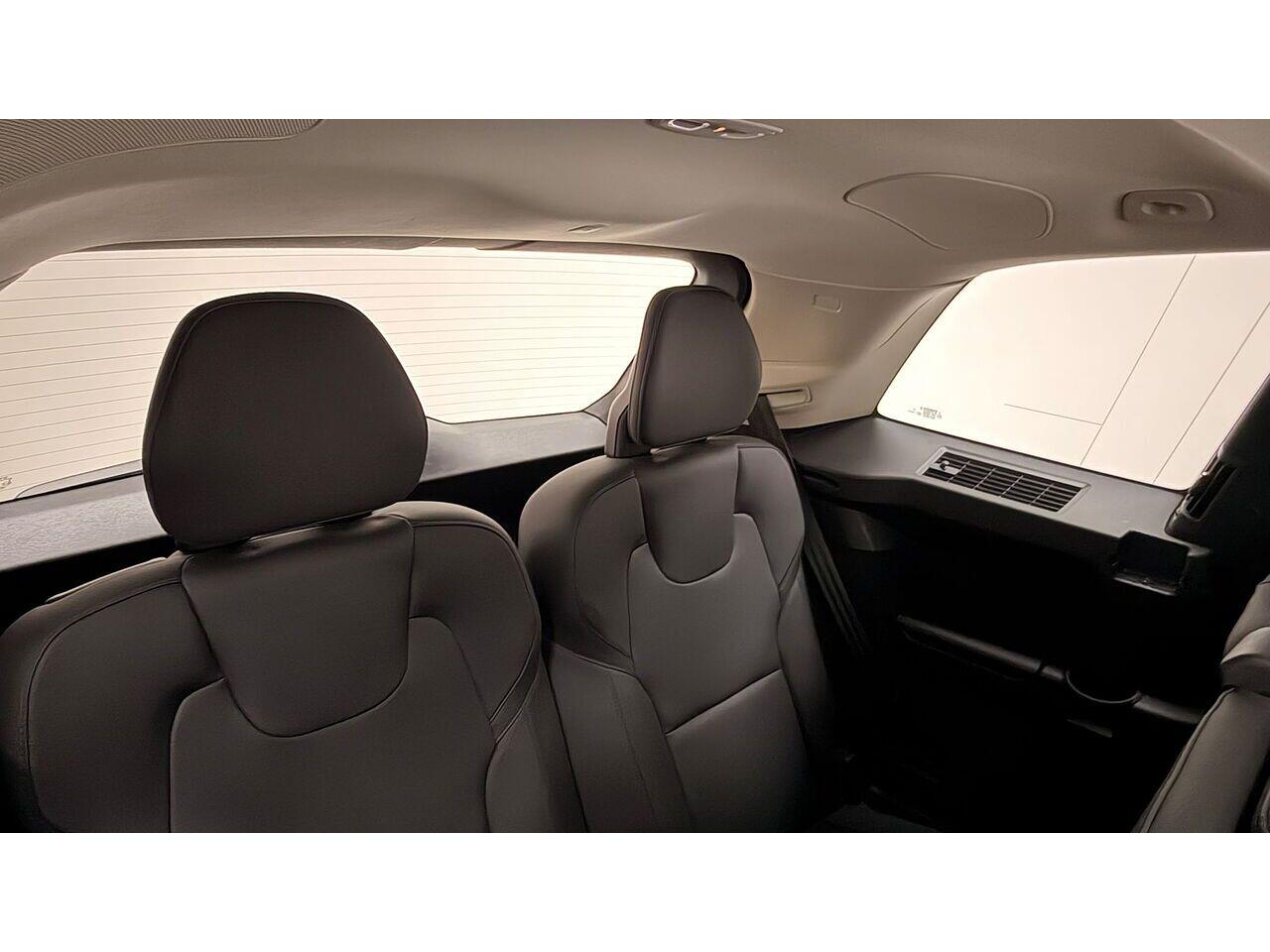 Volvo XC90 view 6