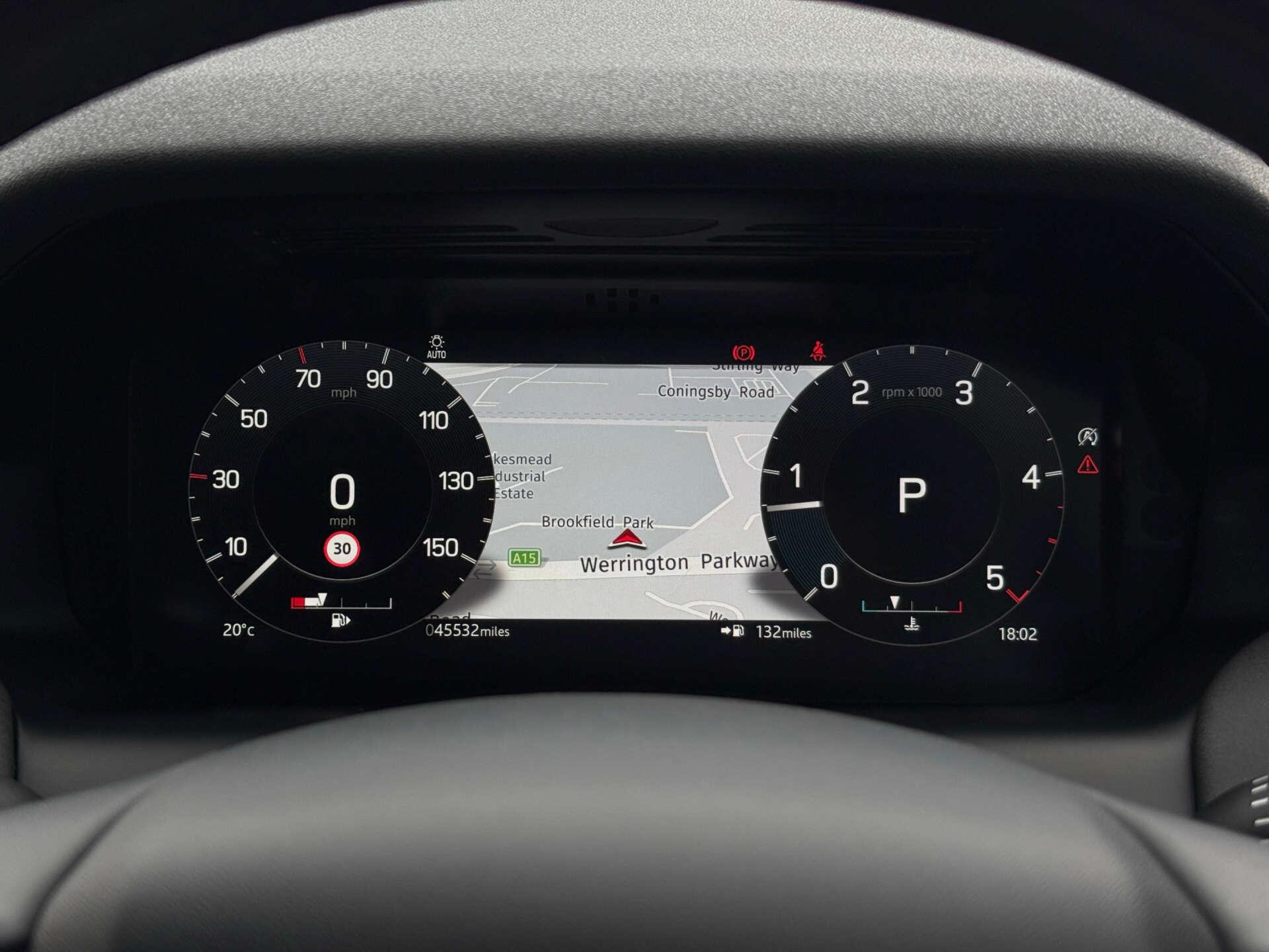 Land Rover Discovery Sport view 12