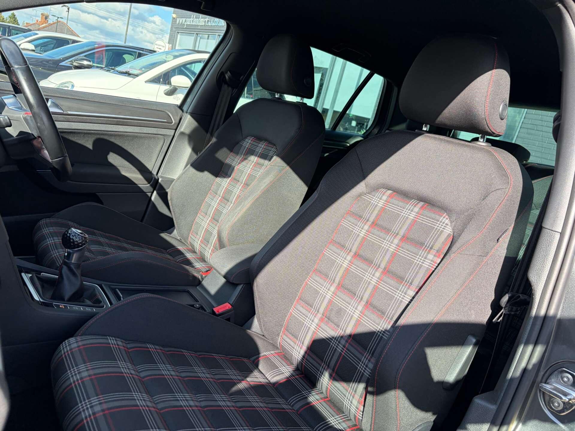 Volkswagen Golf view 17